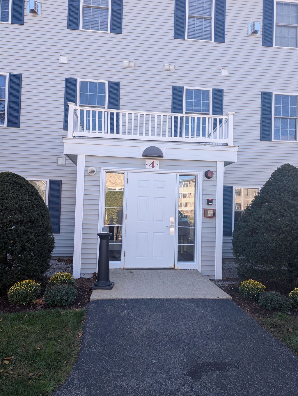 Photo of 4 Crestview Drive #101, Londonderry, NH 03053 (MLS # 5065811)