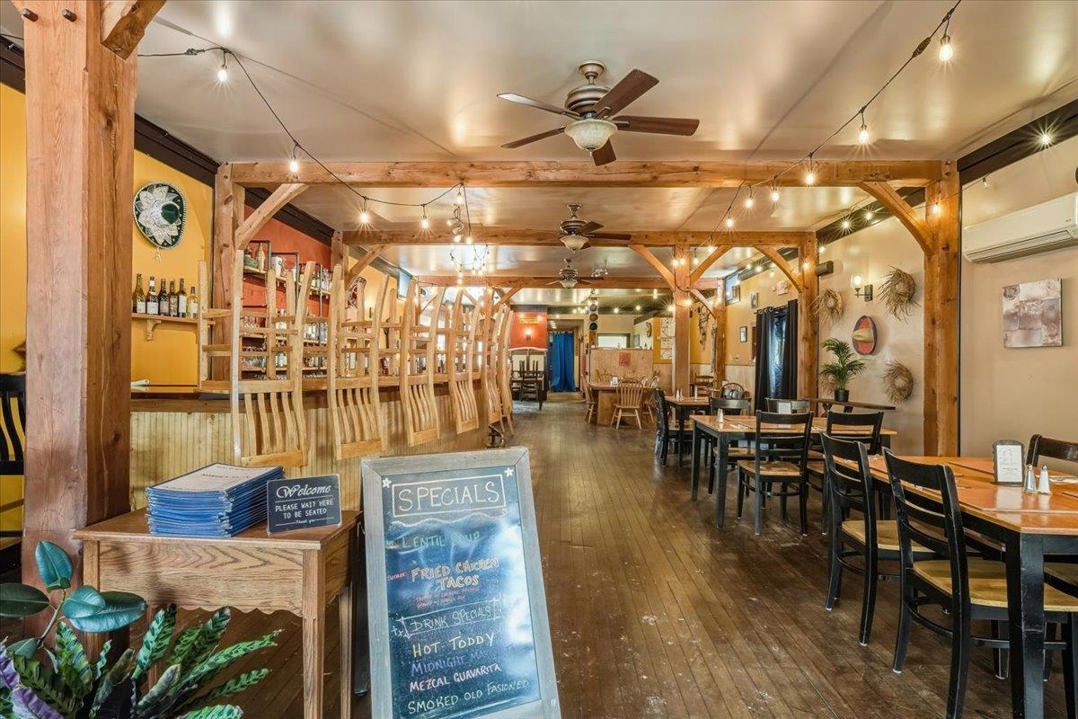 21 Lower Main Street W