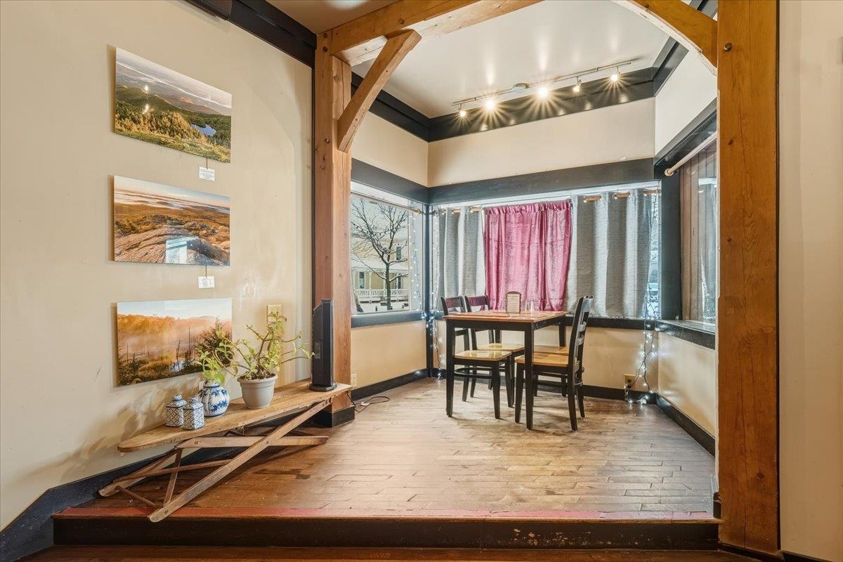 21 Lower Main Street W