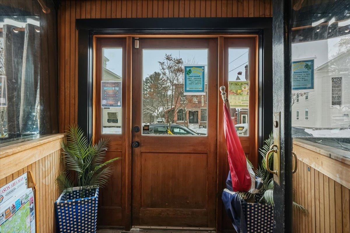 21 Lower Main Street W