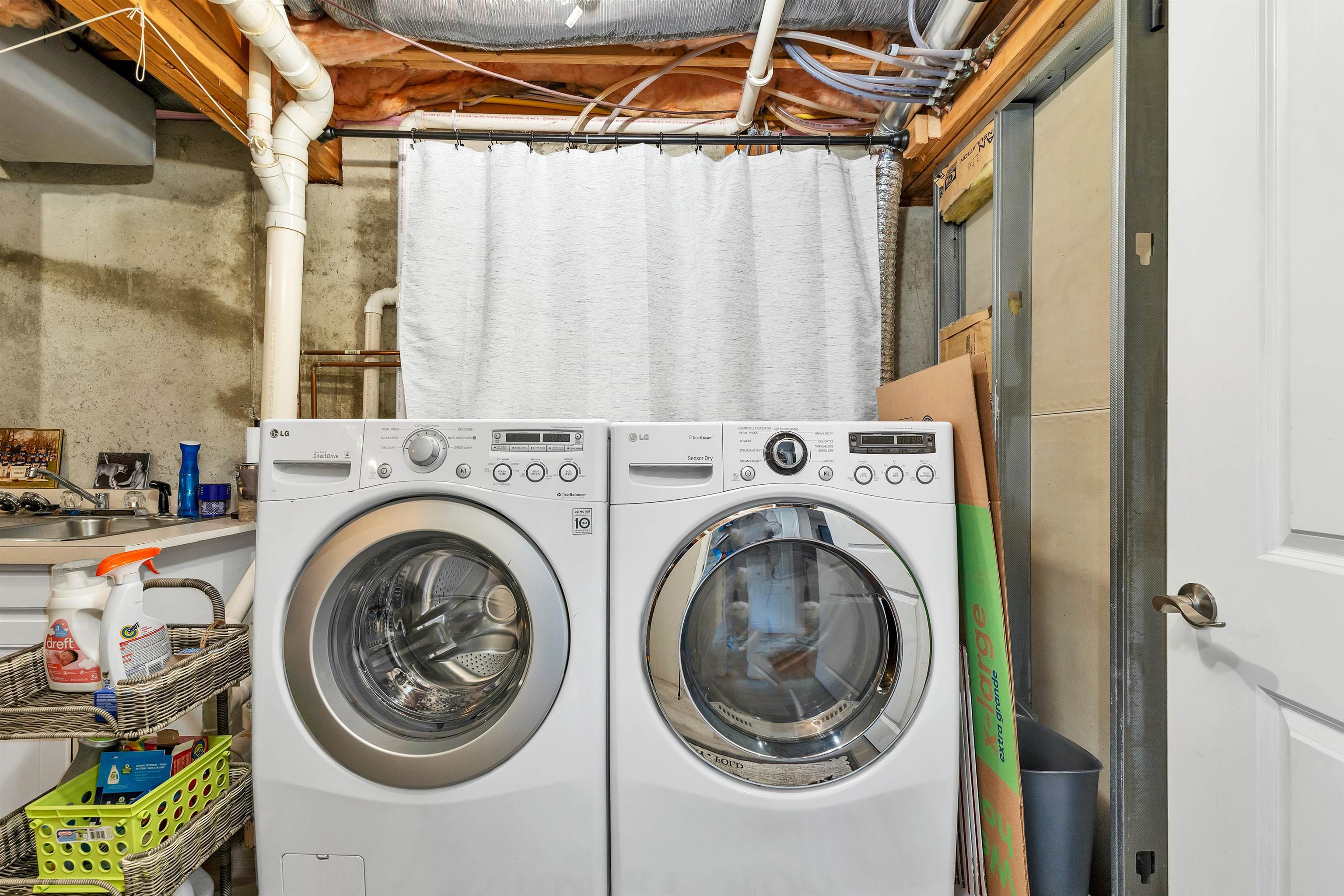 Bedford, New Hampshire 03110, United States, 2 Bedrooms Bedrooms, ,2 BathroomsBathrooms,Residential,Pending,123014