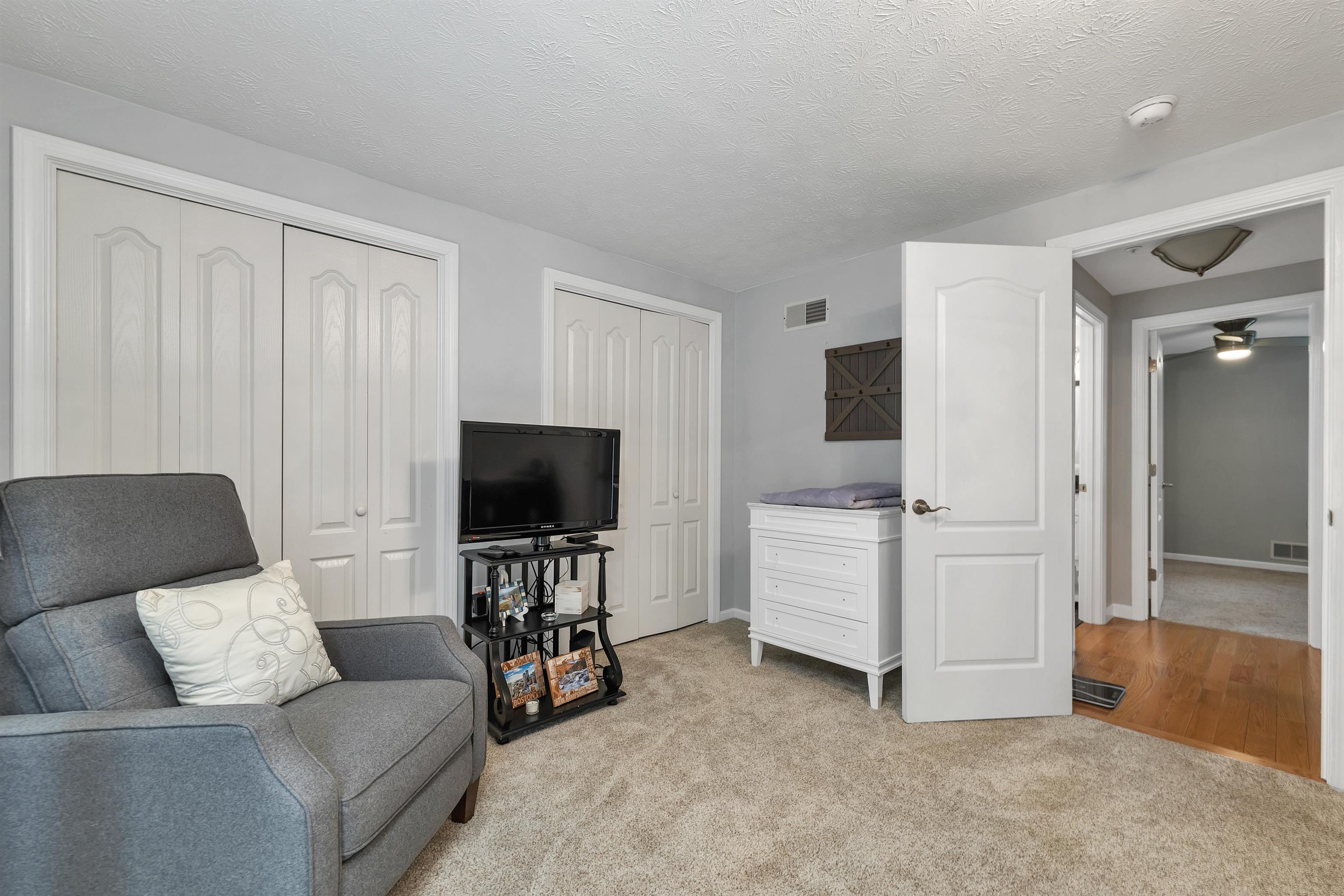 Bedford, New Hampshire 03110, United States, 2 Bedrooms Bedrooms, ,2 BathroomsBathrooms,Residential,Pending,123014