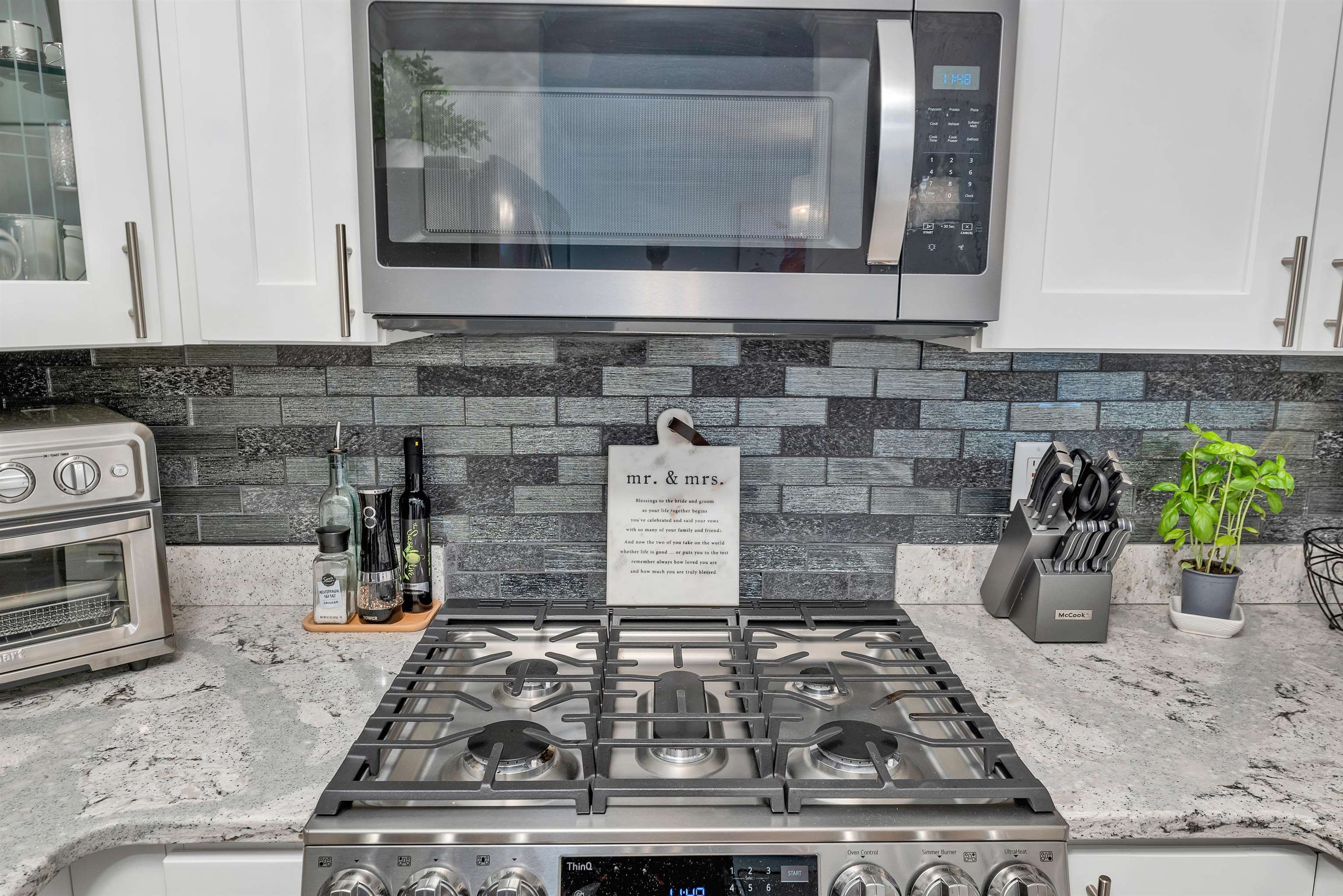 Bedford, New Hampshire 03110, United States, 2 Bedrooms Bedrooms, ,2 BathroomsBathrooms,Residential,Pending,123014