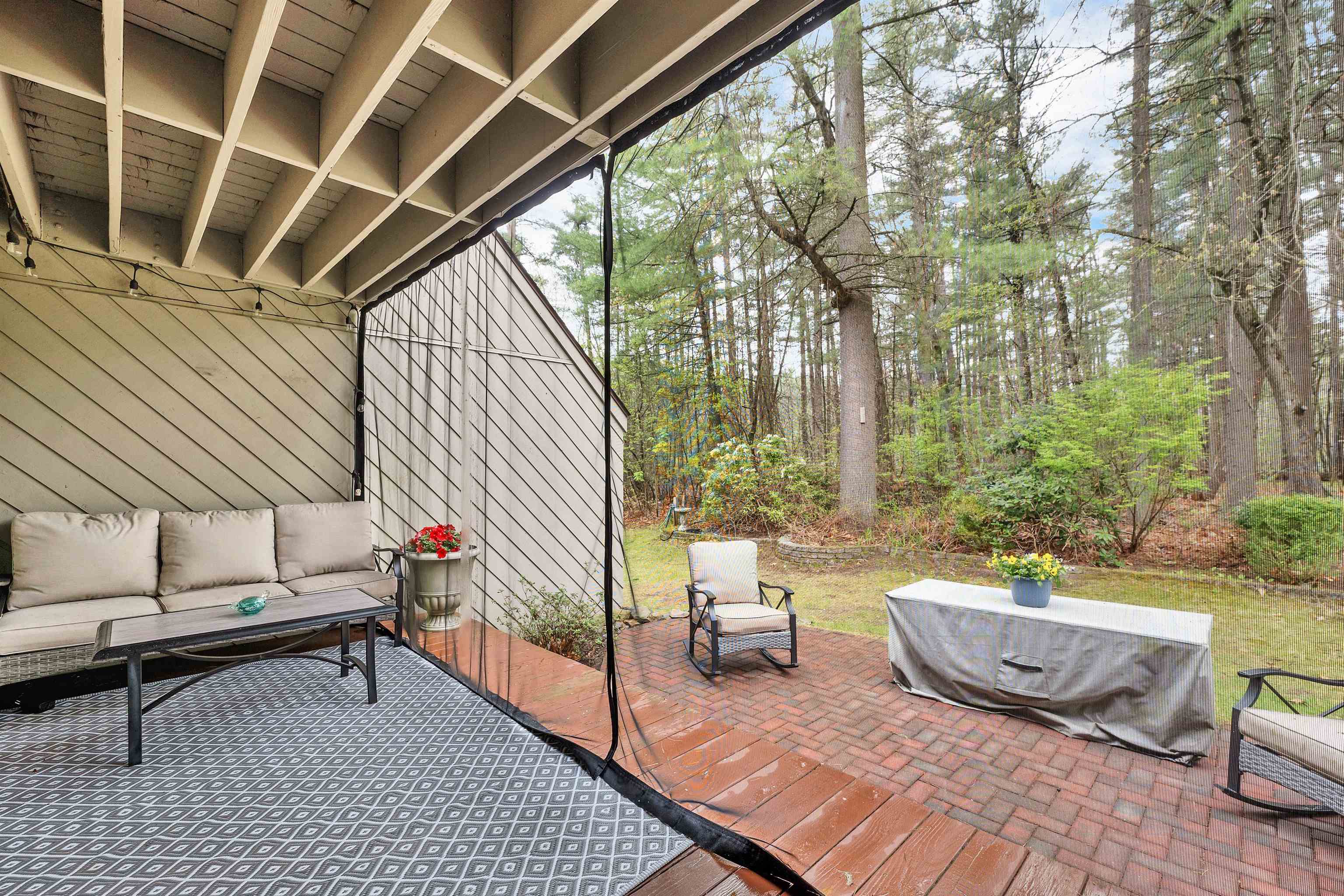 Bedford, New Hampshire 03110, United States, 2 Bedrooms Bedrooms, ,2 BathroomsBathrooms,Residential,Pending,123014