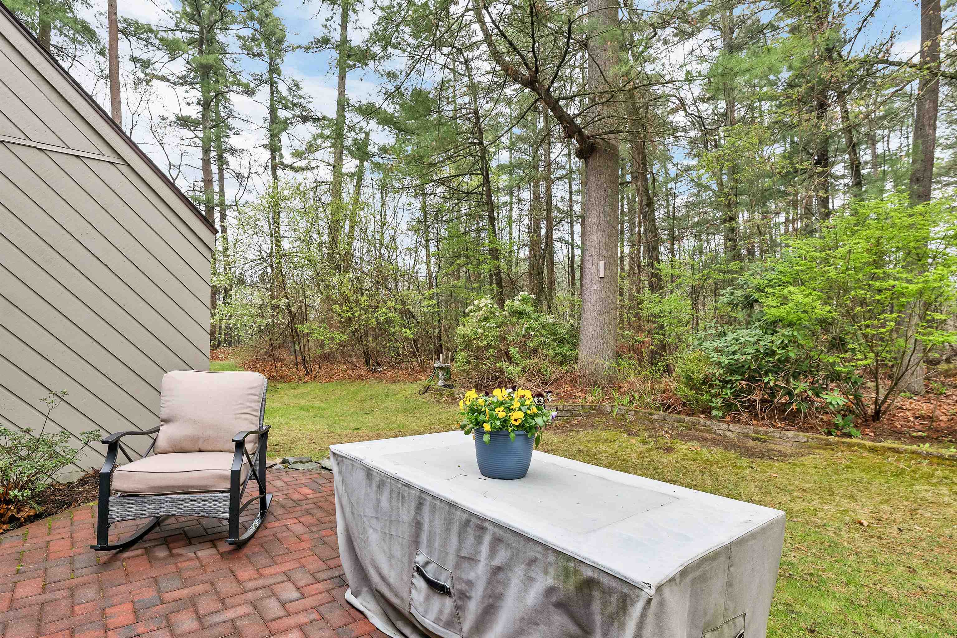 Bedford, New Hampshire 03110, United States, 2 Bedrooms Bedrooms, ,2 BathroomsBathrooms,Residential,Pending,123014