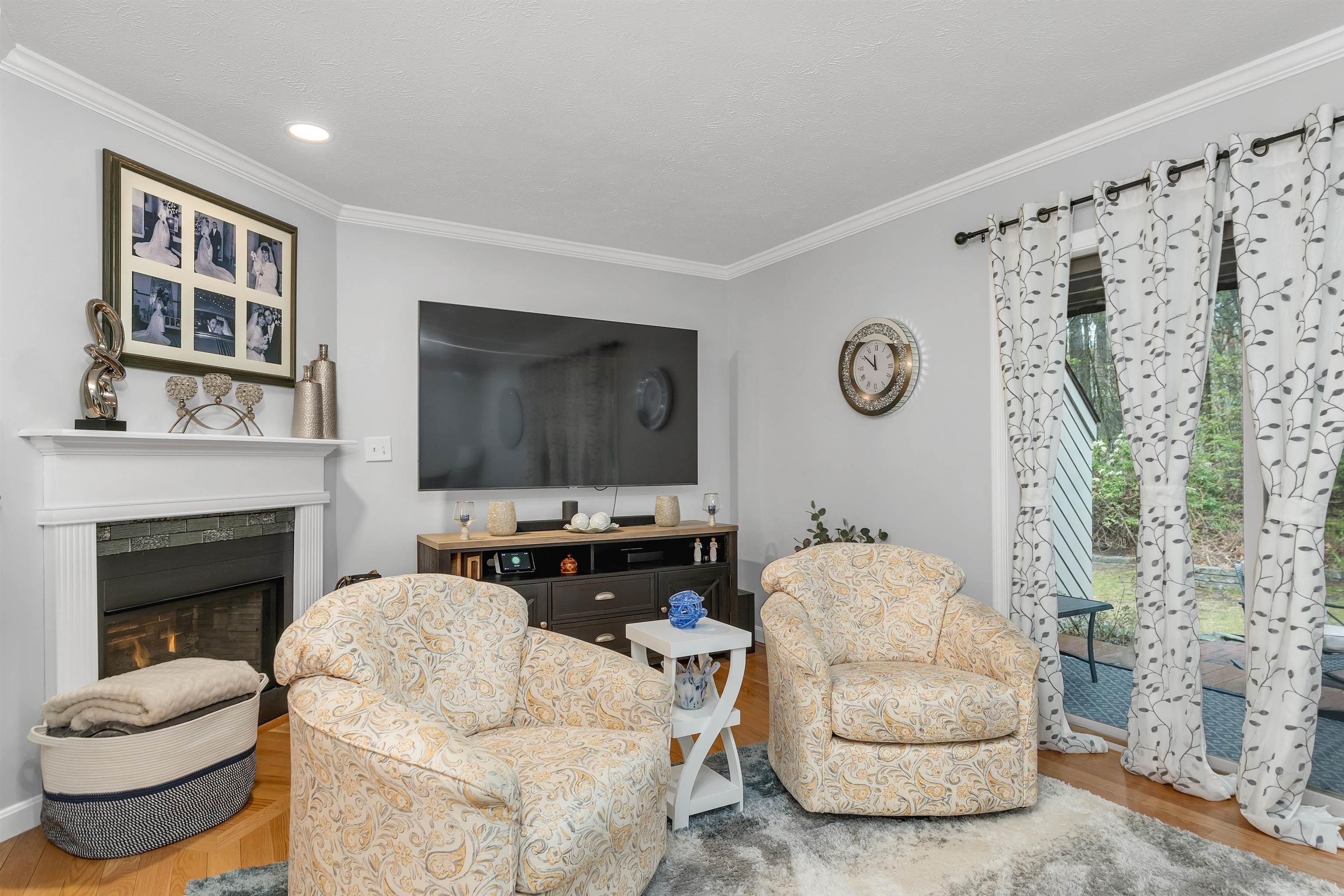 Bedford, New Hampshire 03110, United States, 2 Bedrooms Bedrooms, ,2 BathroomsBathrooms,Residential,Pending,123014