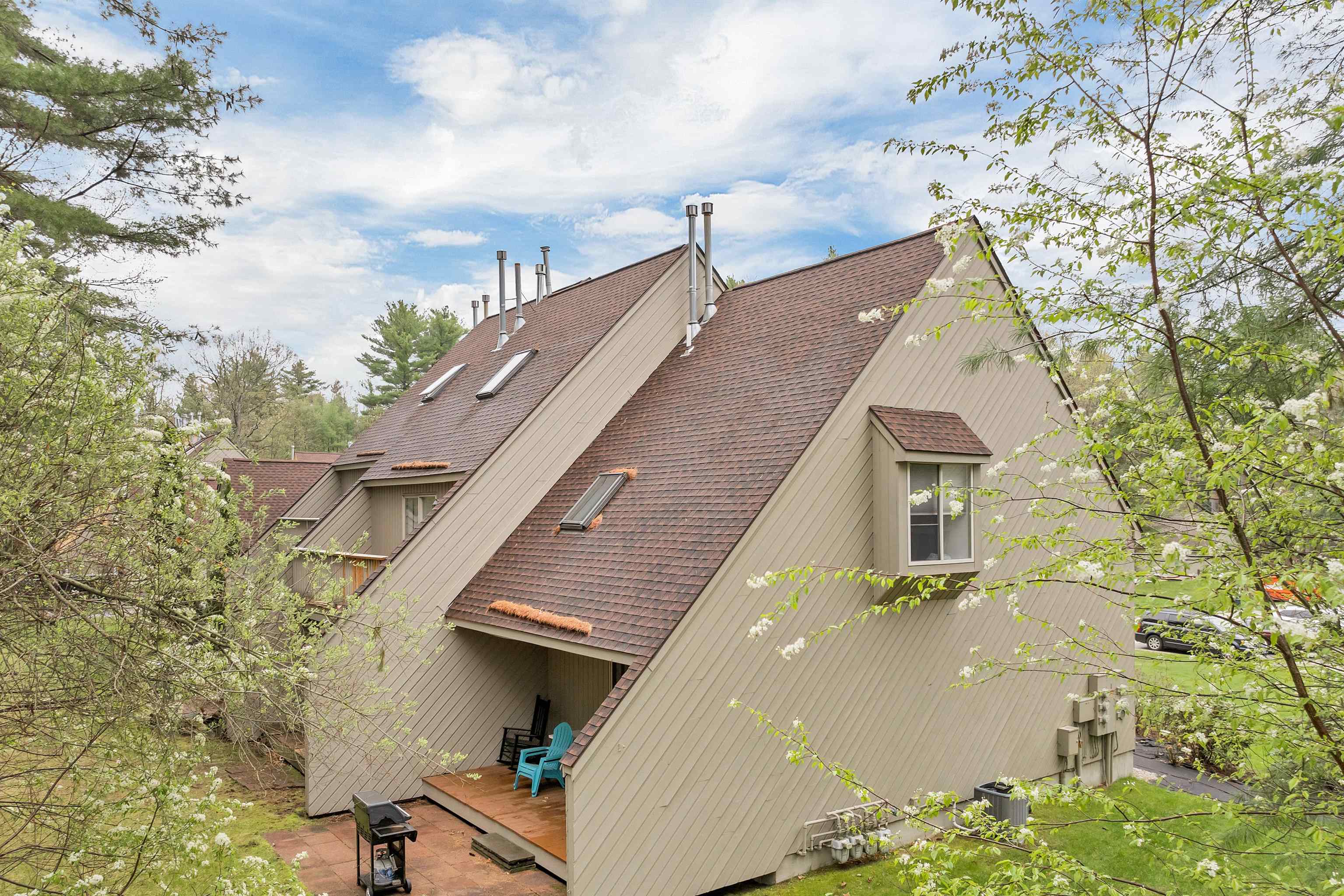 Bedford, New Hampshire 03110, United States, 2 Bedrooms Bedrooms, ,2 BathroomsBathrooms,Residential,Pending,123014