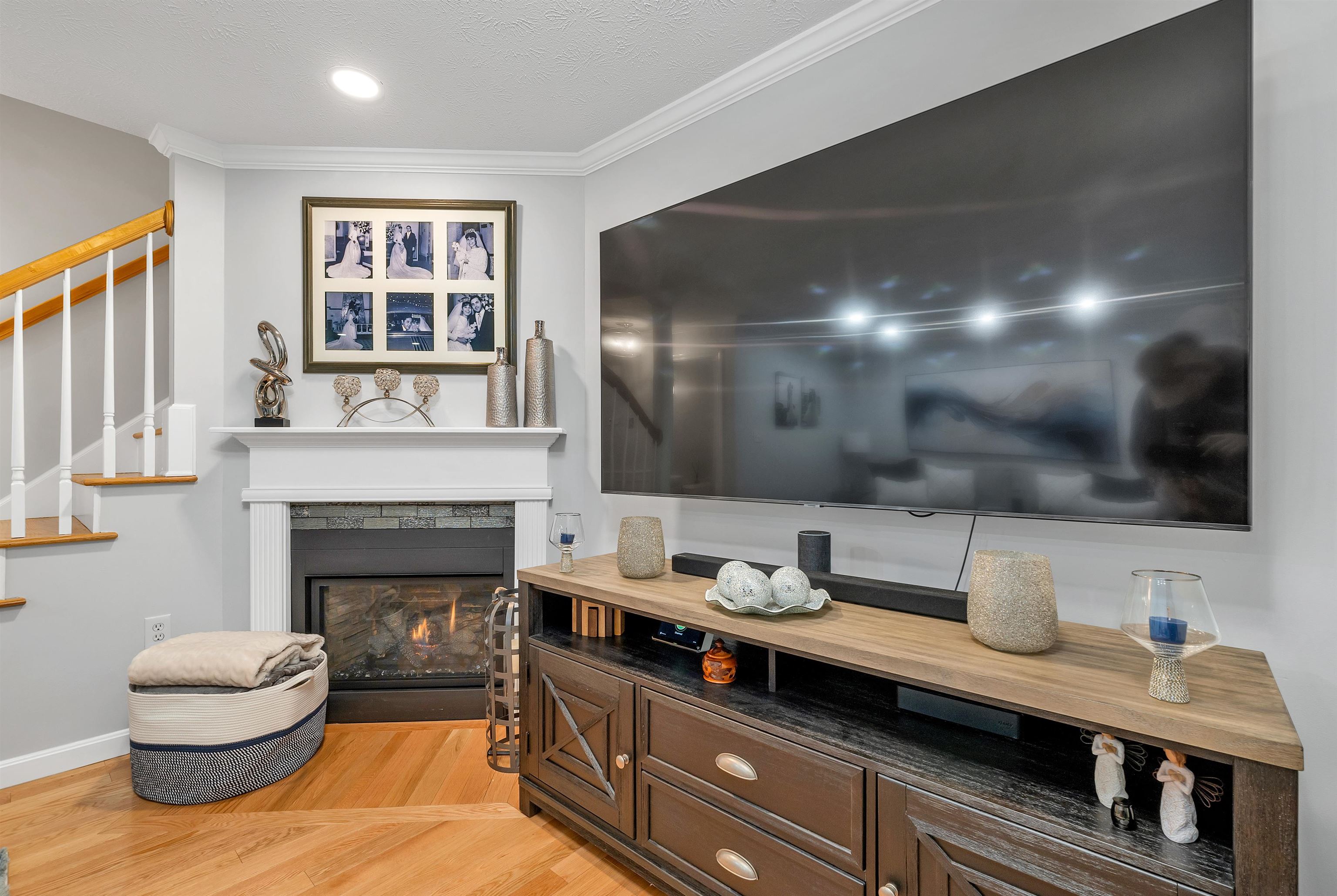 Bedford, New Hampshire 03110, United States, 2 Bedrooms Bedrooms, ,2 BathroomsBathrooms,Residential,Pending,123014