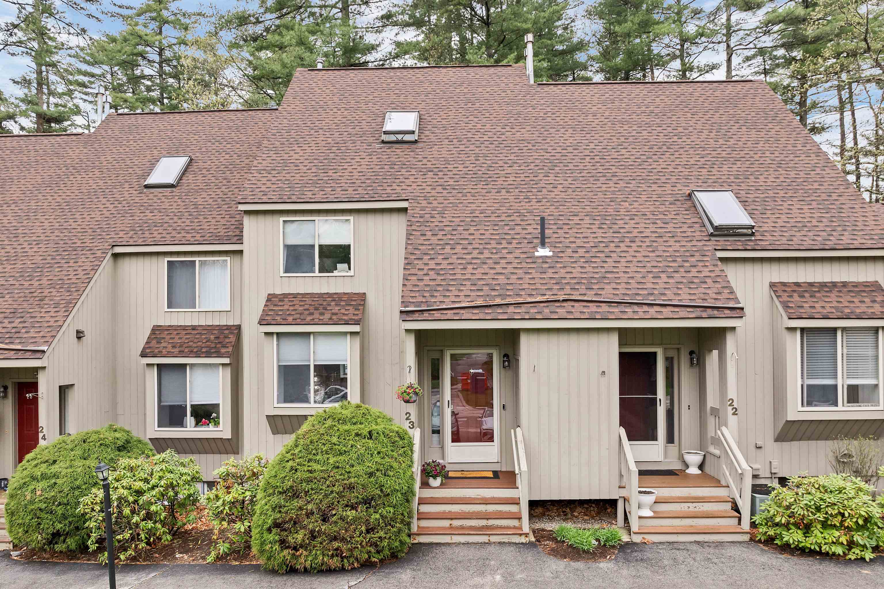 Bedford, New Hampshire 03110, United States, 2 Bedrooms Bedrooms, ,2 BathroomsBathrooms,Residential,Pending,123014