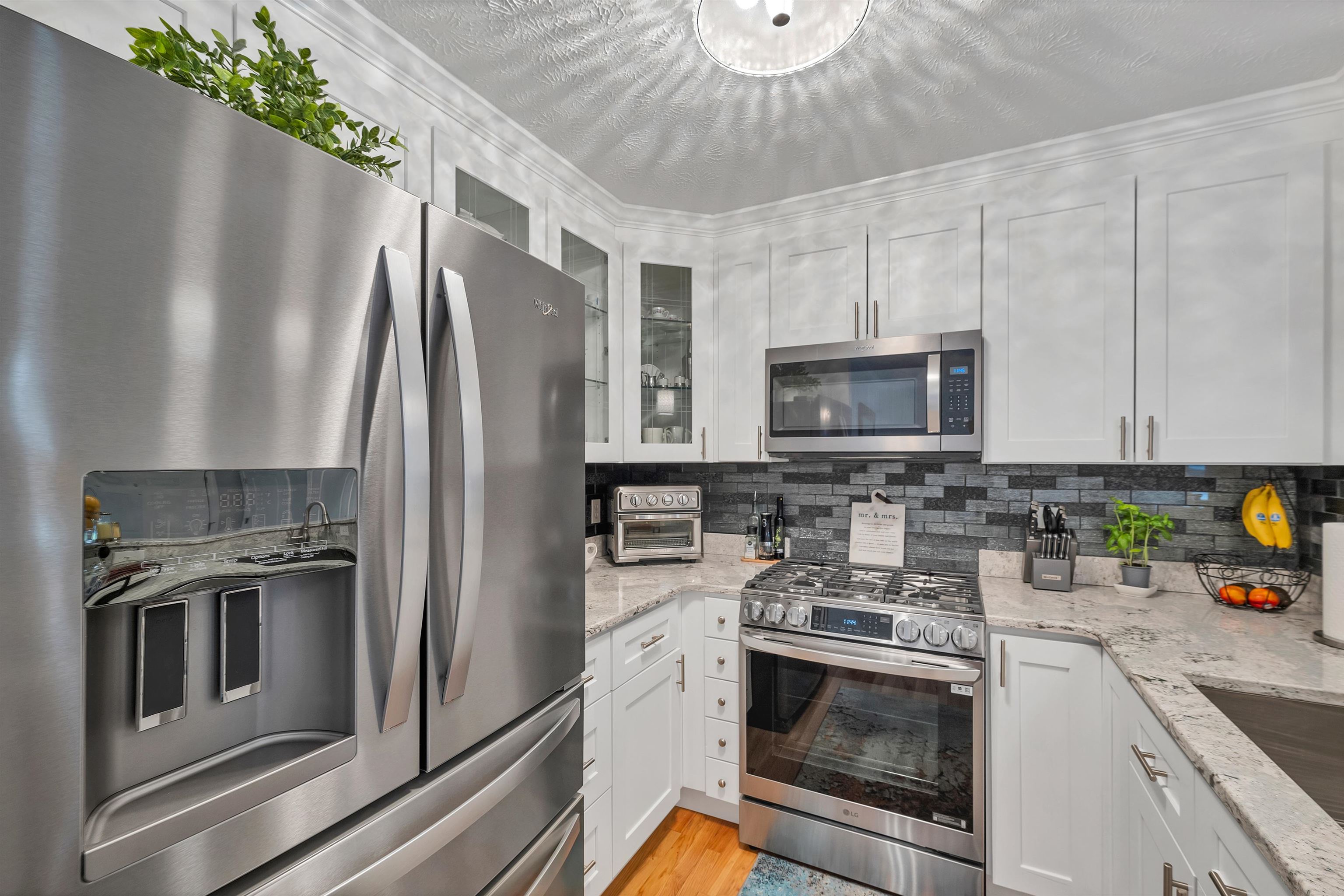 Bedford, New Hampshire 03110, United States, 2 Bedrooms Bedrooms, ,2 BathroomsBathrooms,Residential,Pending,123014