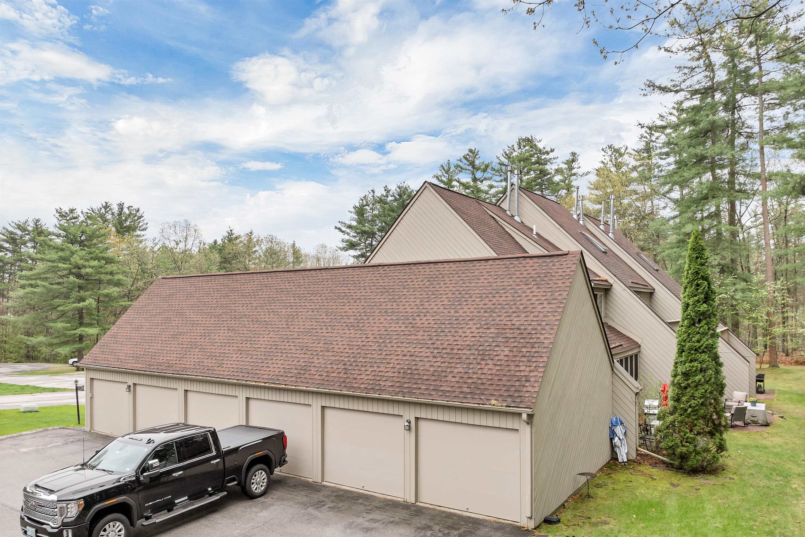 Bedford, New Hampshire 03110, United States, 2 Bedrooms Bedrooms, ,2 BathroomsBathrooms,Residential,Pending,123014