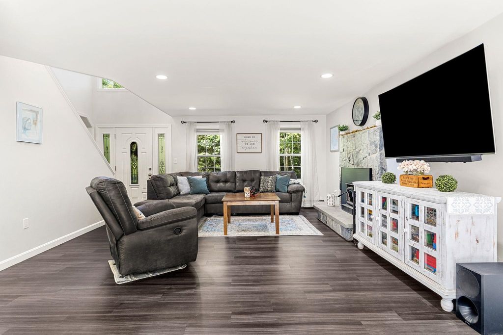 Photo of 1 Sandy Lane, Hooksett, NH 03106 (MLS # 5061573)