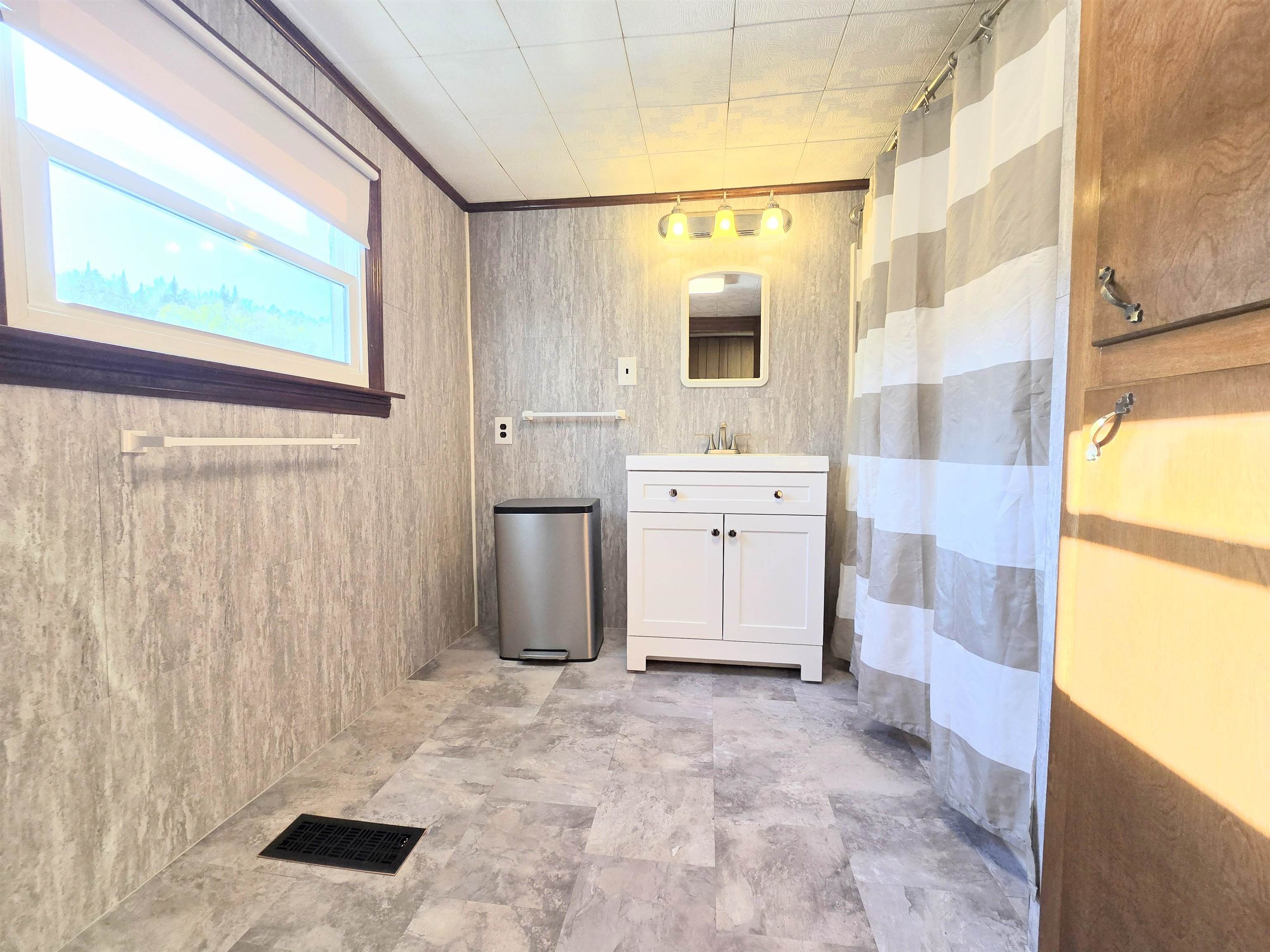 Stewartstown, New Hampshire 03597, United States, 3 Bedrooms Bedrooms, ,2 BathroomsBathrooms,Residential,Active,140955