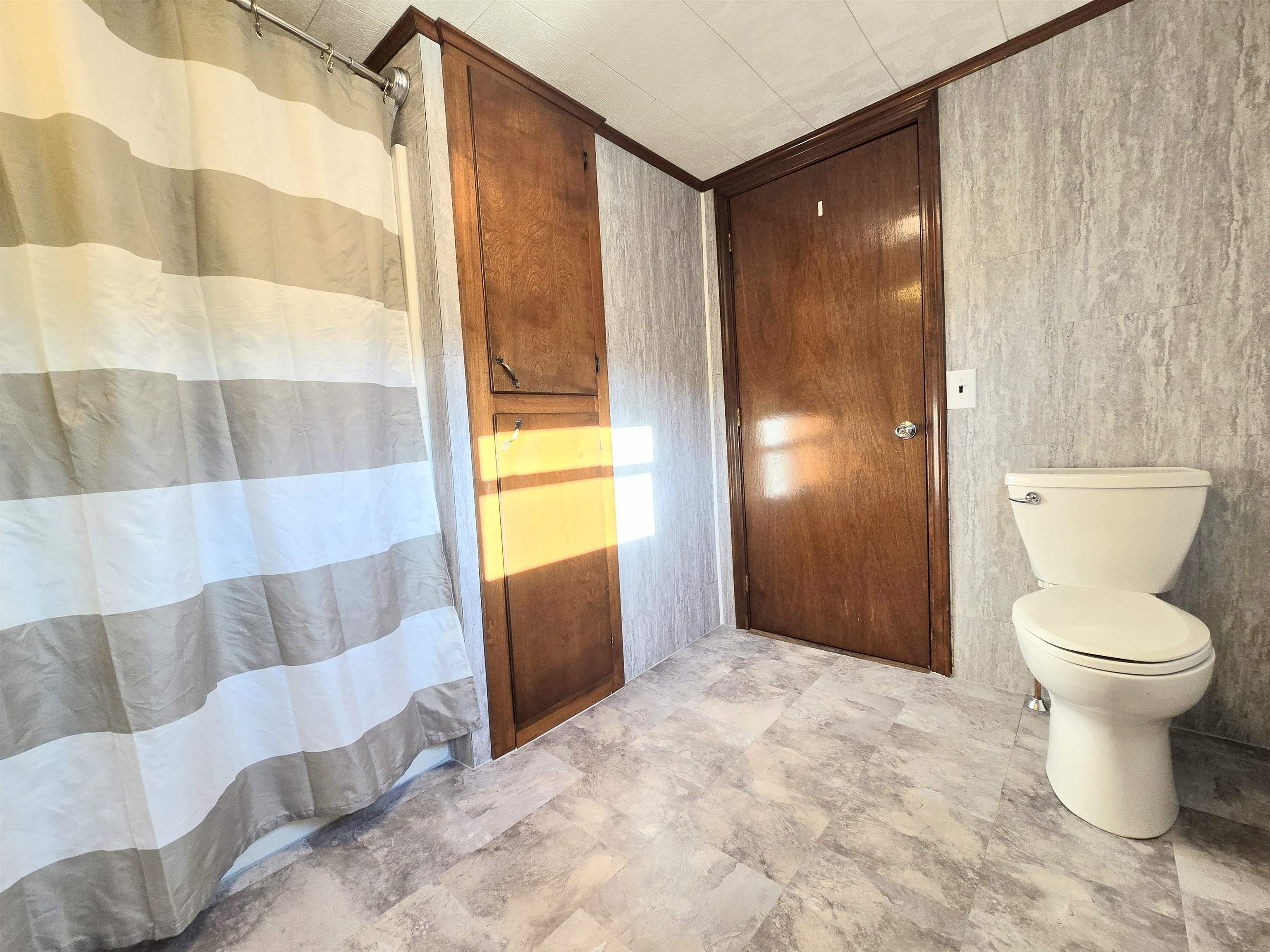 Stewartstown, New Hampshire 03597, United States, 3 Bedrooms Bedrooms, ,2 BathroomsBathrooms,Residential,Active,140955