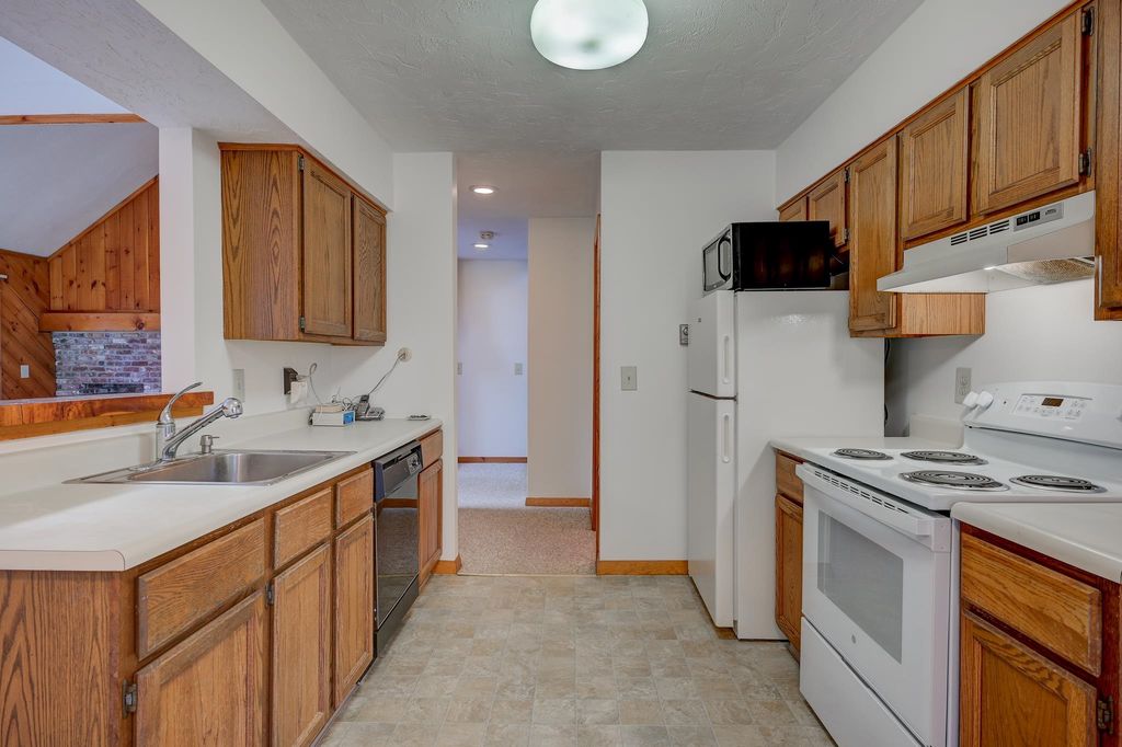 Photo of 17 Woodland Pines Road #17, Bartlett, NH 03812 (MLS # 5072246)