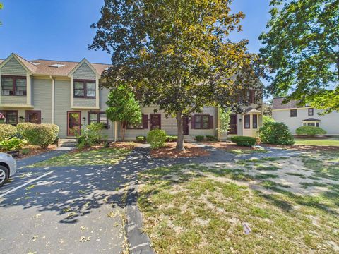 Photo of 28 Bartemus Trail, Nashua, NH 03063 (MLS # 5062760)