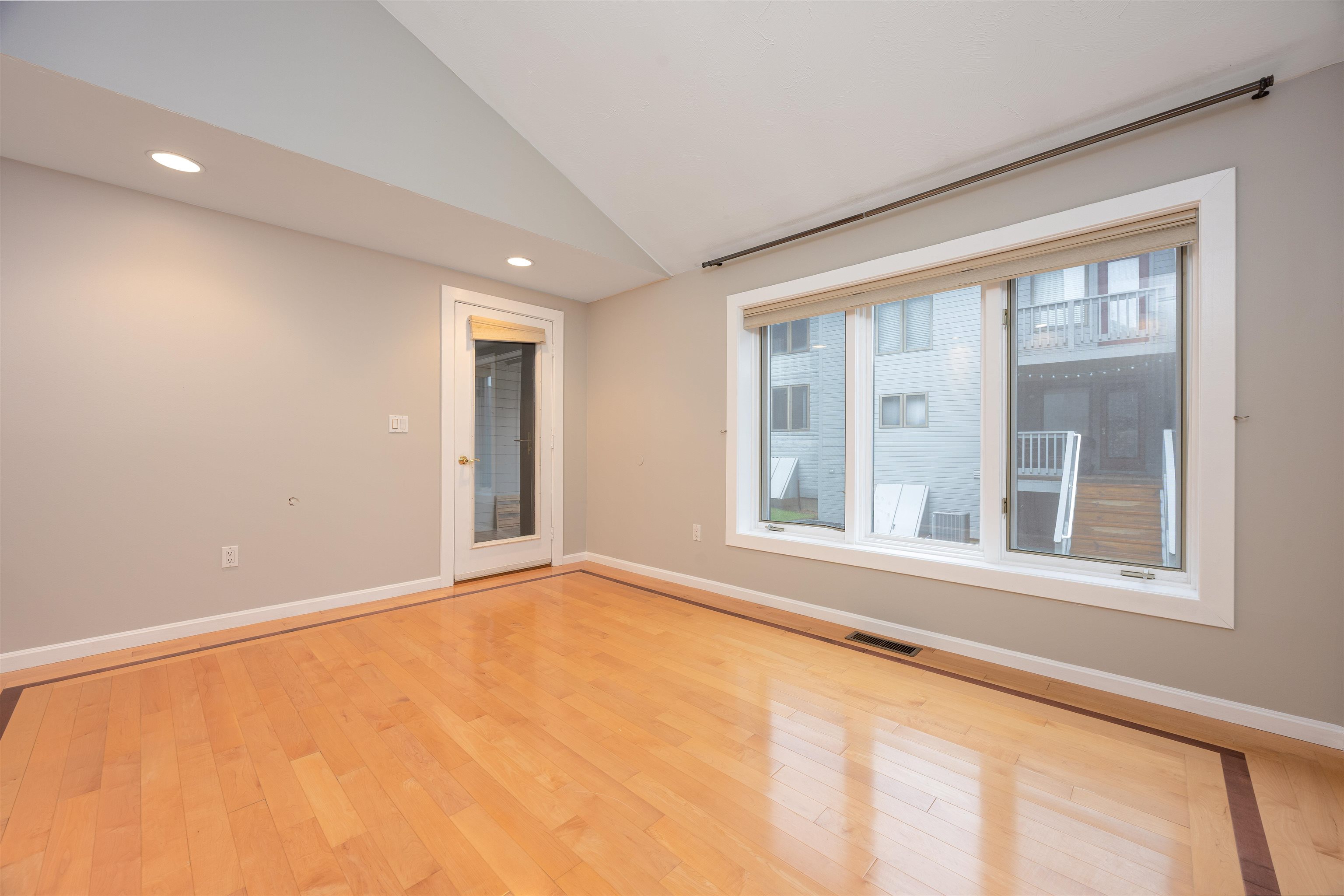 Derry, New Hampshire 03038, United States, 2 Bedrooms Bedrooms, ,2 BathroomsBathrooms,Residential,Pending,105517