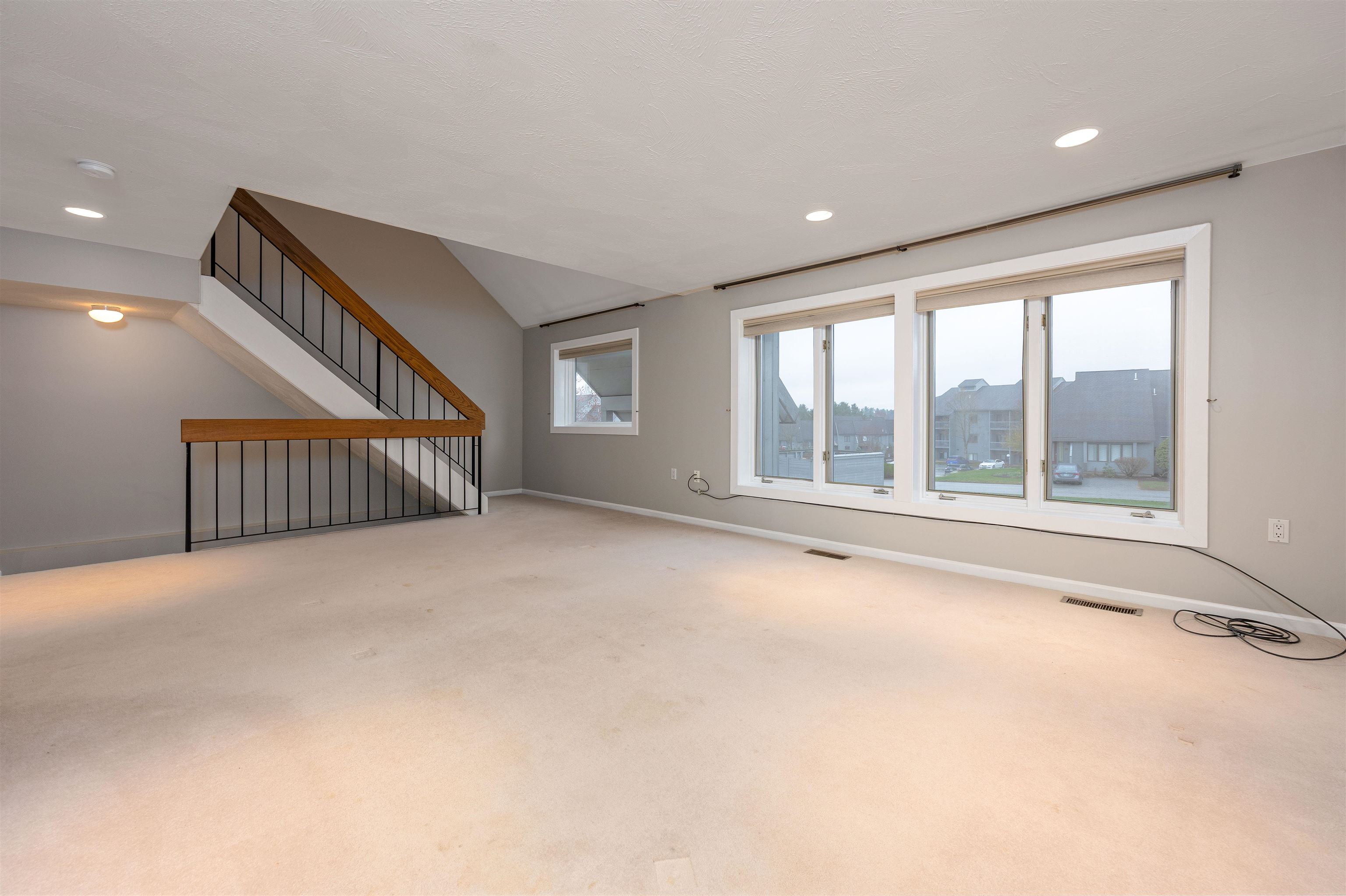 Derry, New Hampshire 03038, United States, 2 Bedrooms Bedrooms, ,2 BathroomsBathrooms,Residential,Pending,105517