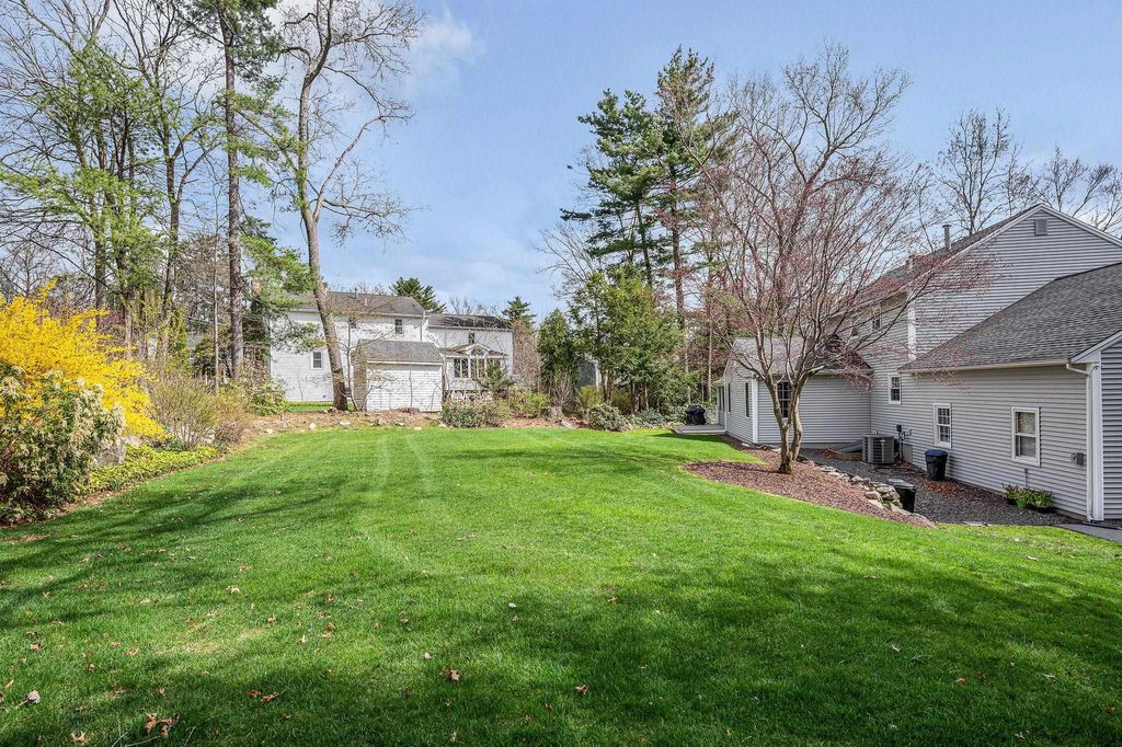 Photo of 31 Hyacinth Drive, Nashua, NH 03062 (MLS # 5085042)