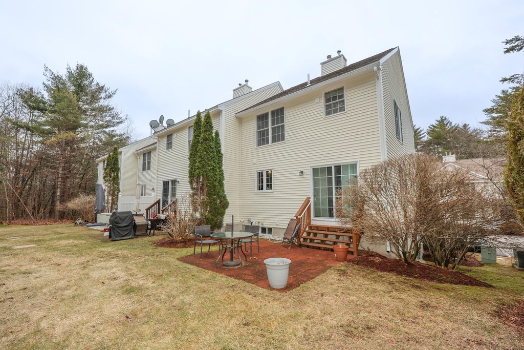 Photo of 7 Mulberry Lane, Amherst, NH 03031 (MLS # 5080481)