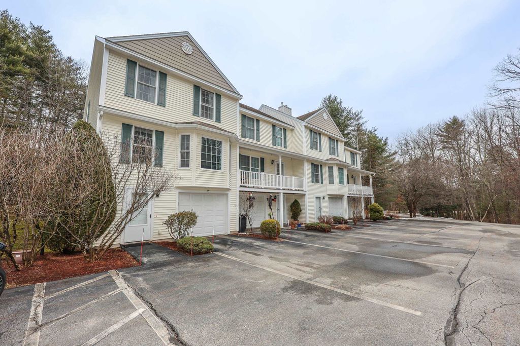 Photo of 7 Mulberry Lane, Amherst, NH 03031 (MLS # 5080481)