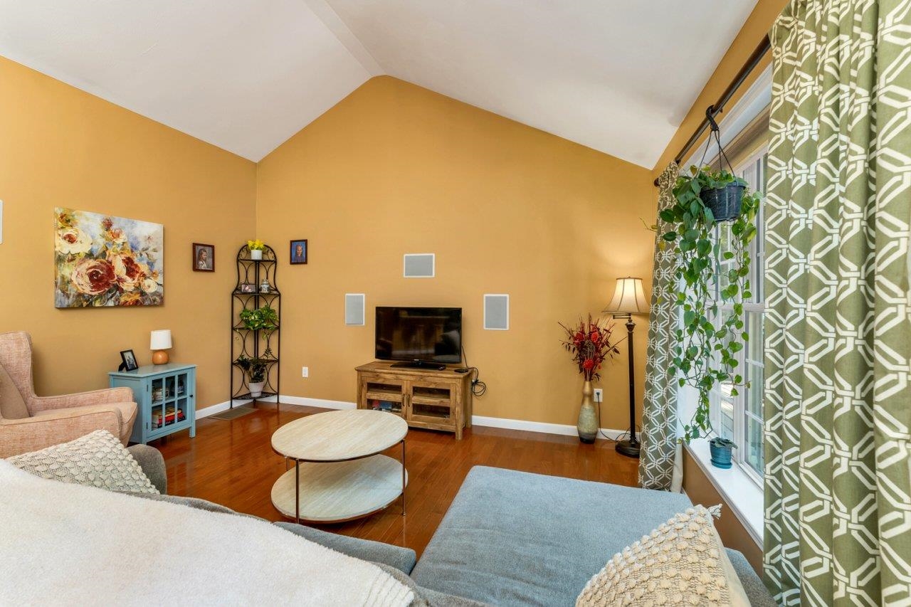 Epsom, New Hampshire 03234, United States, 3 Bedrooms Bedrooms, ,2 BathroomsBathrooms,Residential,Pending,189999