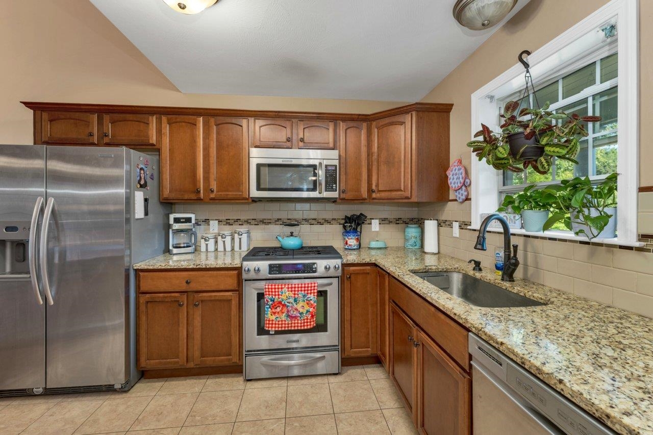 Epsom, New Hampshire 03234, United States, 3 Bedrooms Bedrooms, ,2 BathroomsBathrooms,Residential,Pending,189999