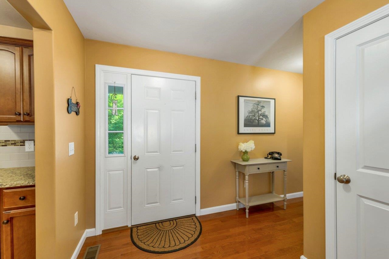 Epsom, New Hampshire 03234, United States, 3 Bedrooms Bedrooms, ,2 BathroomsBathrooms,Residential,Pending,189999