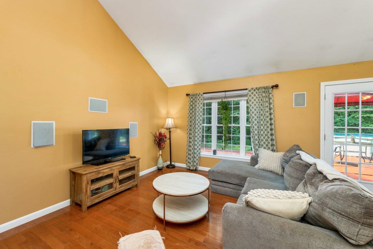 Epsom, New Hampshire 03234, United States, 3 Bedrooms Bedrooms, ,2 BathroomsBathrooms,Residential,Pending,189999