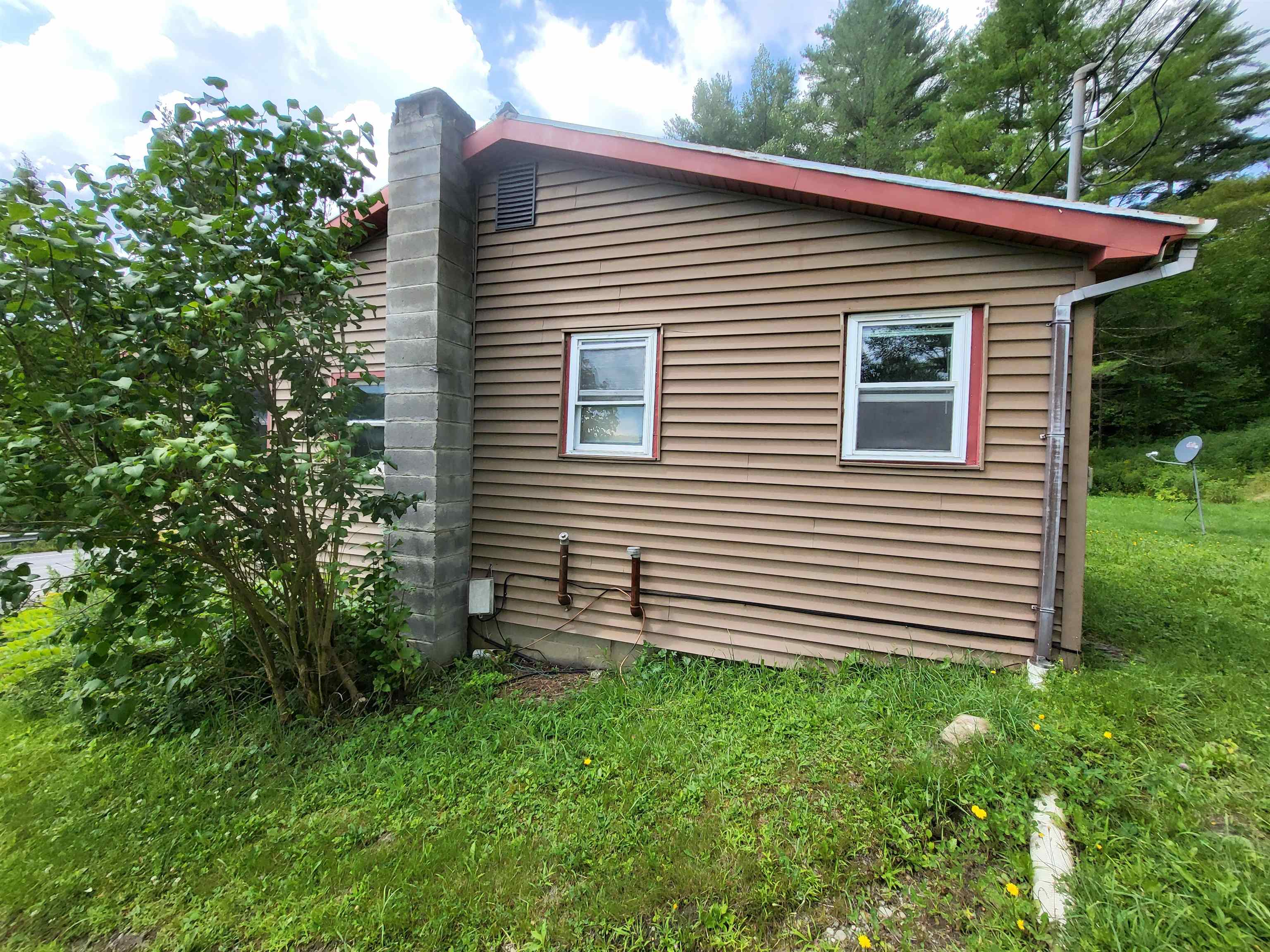 Morristown, Vermont 05661, United States, 2 Bedrooms Bedrooms, ,1 BathroomBathrooms,Residential,Pending,50142