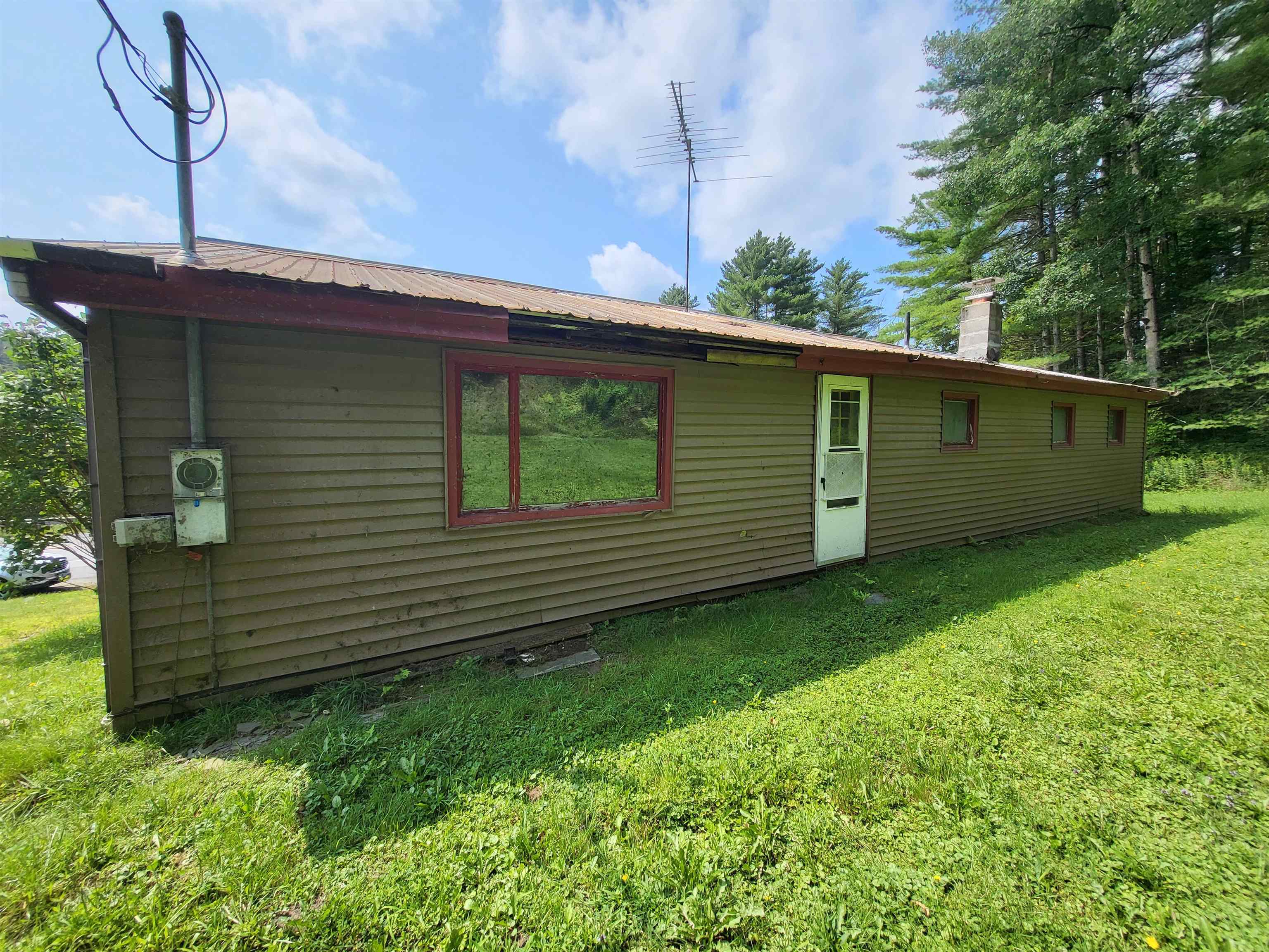 Morristown, Vermont 05661, United States, 2 Bedrooms Bedrooms, ,1 BathroomBathrooms,Residential,Pending,50142