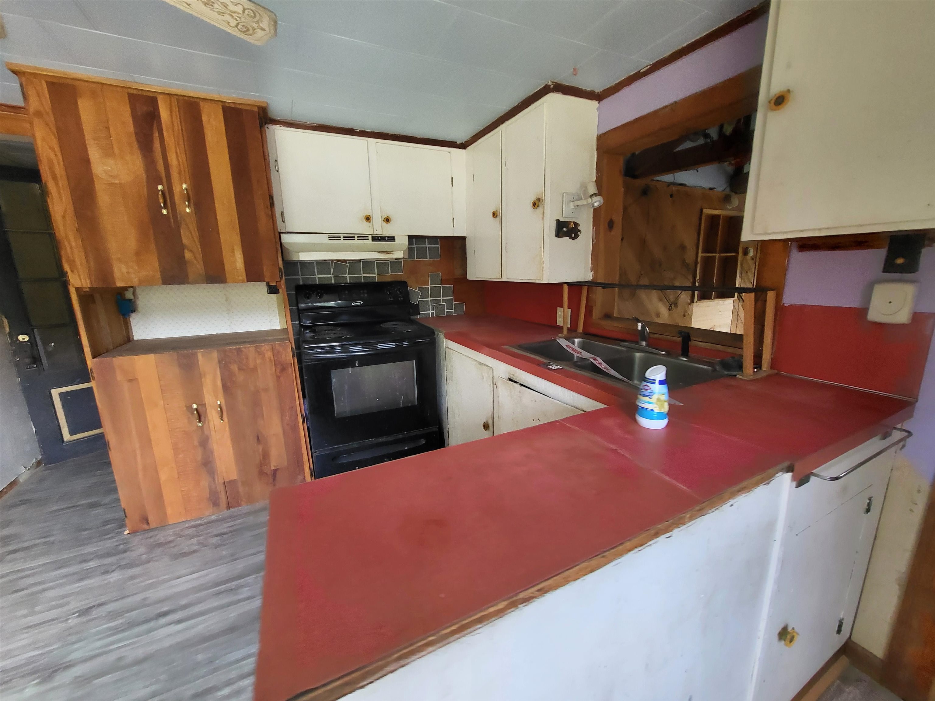 Morristown, Vermont 05661, United States, 2 Bedrooms Bedrooms, ,1 BathroomBathrooms,Residential,Pending,50142