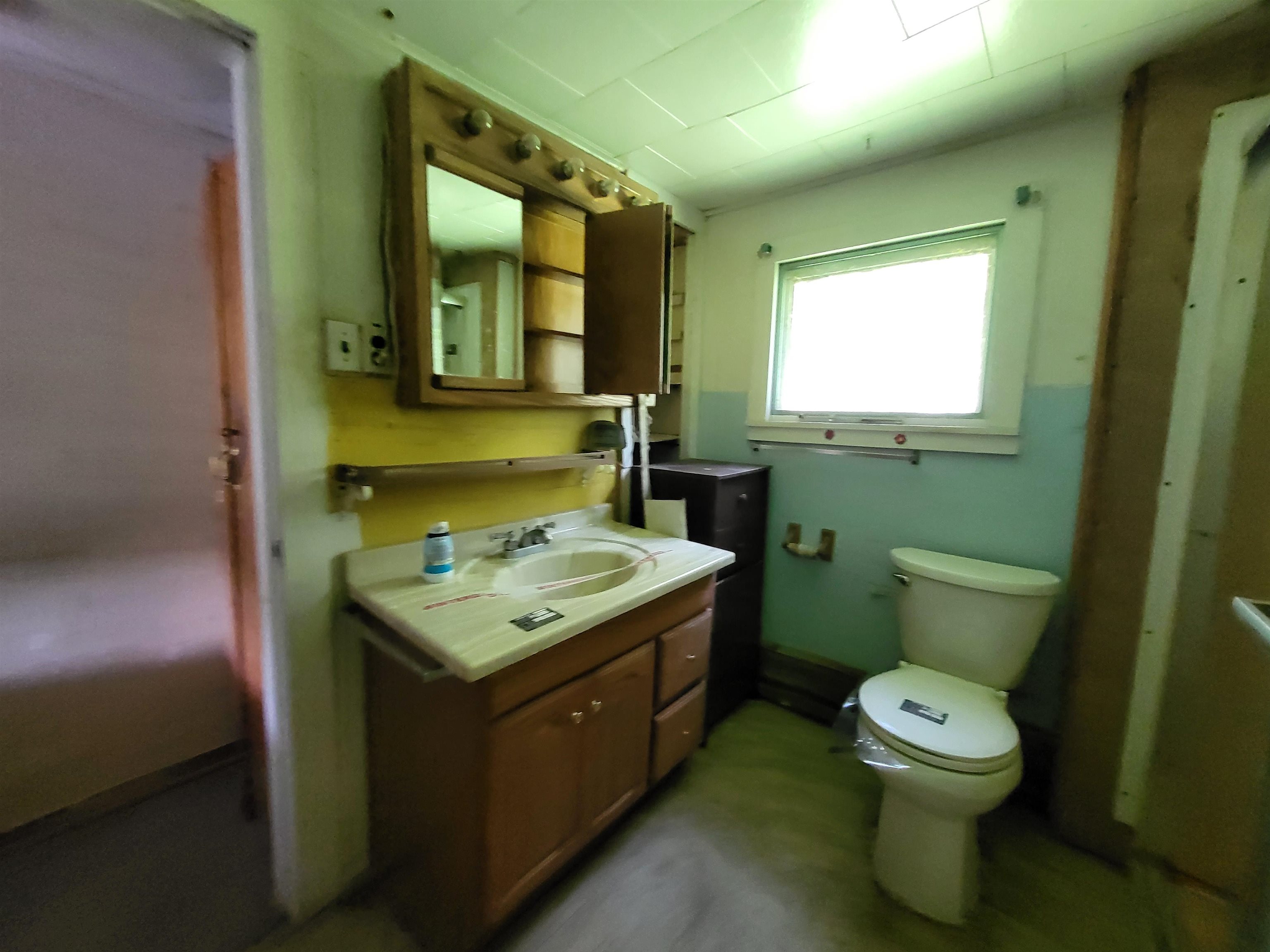 Morristown, Vermont 05661, United States, 2 Bedrooms Bedrooms, ,1 BathroomBathrooms,Residential,Pending,50142