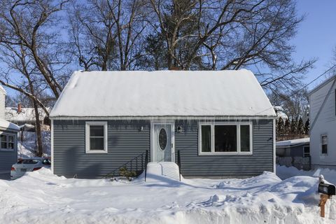 Photo of 70 Salem Street, Manchester, NH 03102 (MLS # 5075286)
