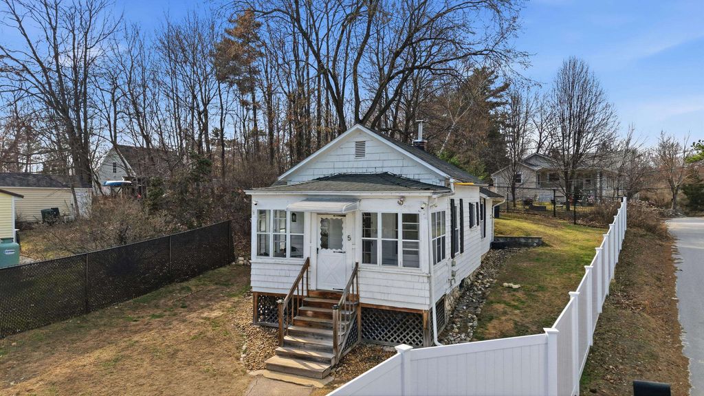 Photo of 5 Neal Avenue, Auburn, NH 03032 (MLS # 5083965)