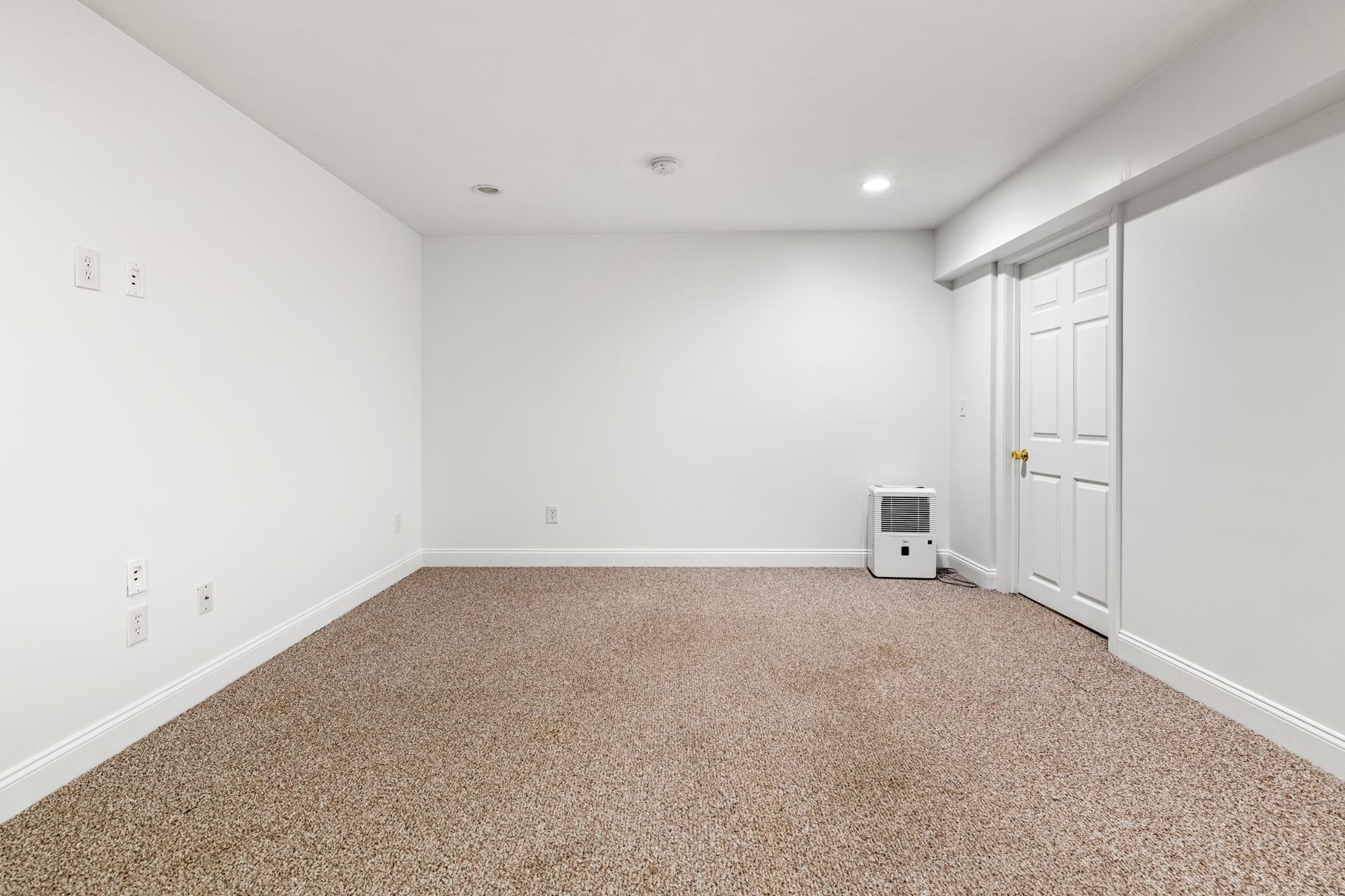 Sunapee, New Hampshire 03782, United States, 4 Bedrooms Bedrooms, ,4 BathroomsBathrooms,Residential,Active,153198