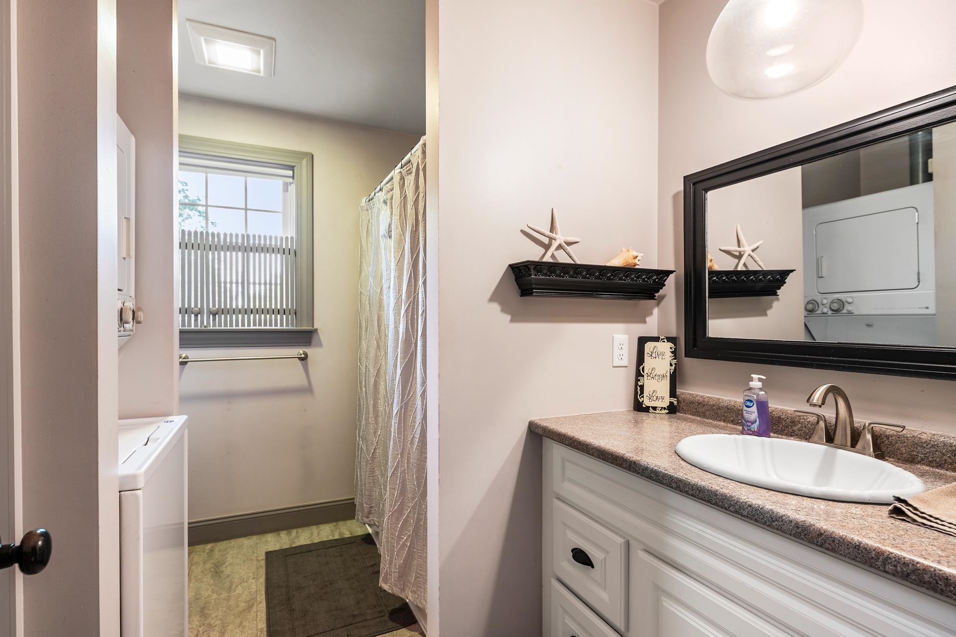 Sunapee, New Hampshire 03782, United States, 4 Bedrooms Bedrooms, ,4 BathroomsBathrooms,Residential,Active,153198