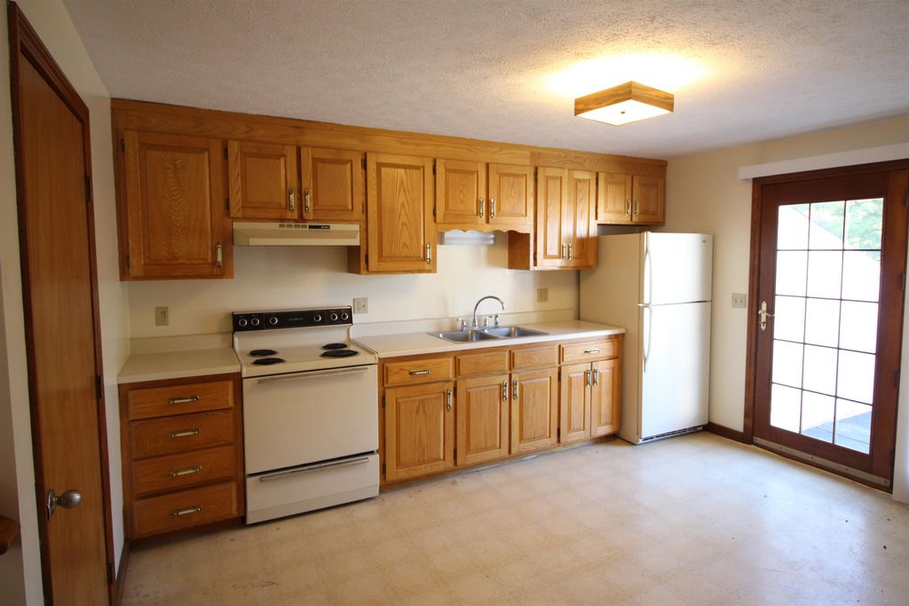 Photo of 76 Franklin Street #1, Derry, NH 03038 (MLS # 5075622)