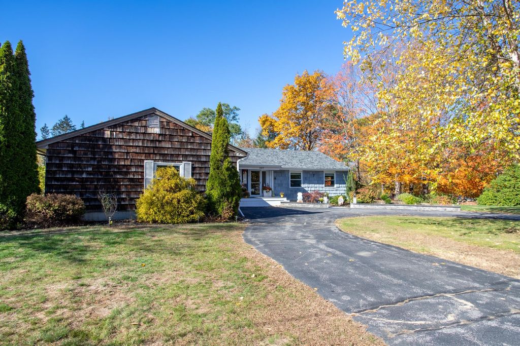 Photo of 227 Portsmouth Avenue, Stratham, NH 03885 (MLS # 5080083)