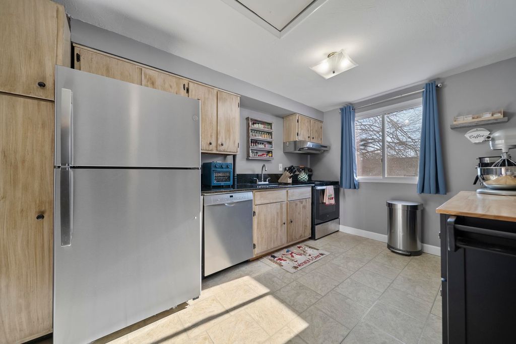 Photo of 905 Mammoth Road #10, Manchester, NH 03104 (MLS # 5071287)