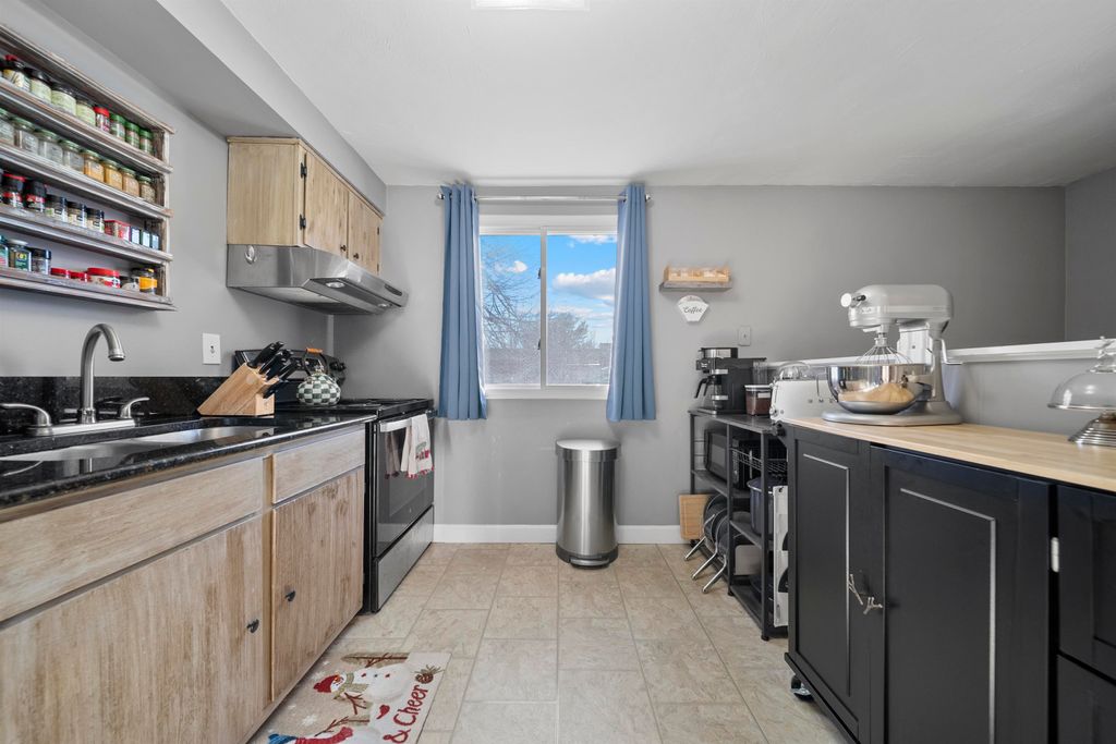 Photo of 905 Mammoth Road #10, Manchester, NH 03104 (MLS # 5071287)