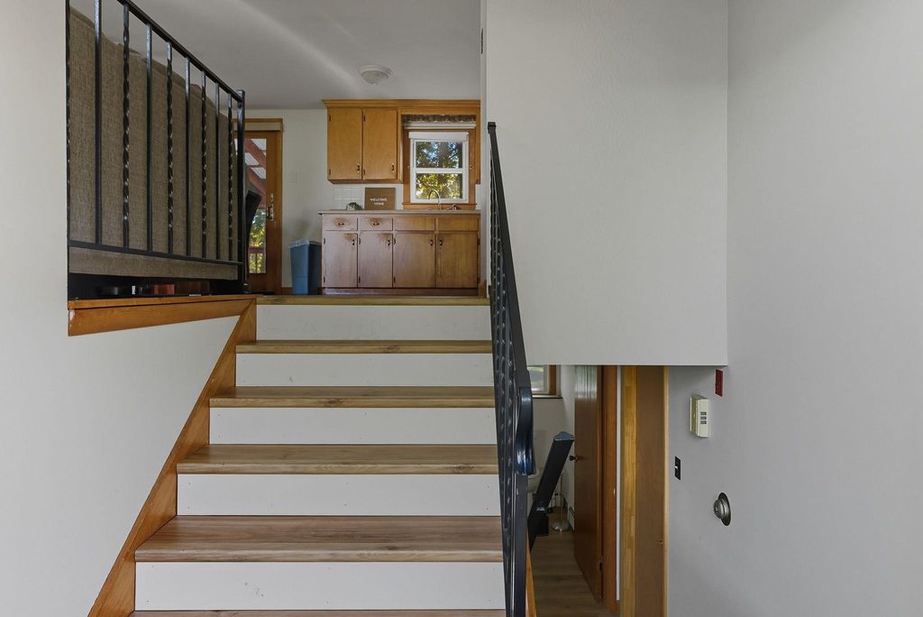 Photo of 4 Vernon Avenue, Rochester, NH 03867 (MLS # 5064878)