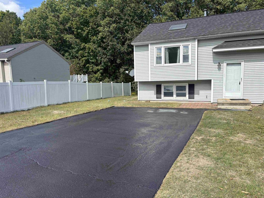 Photo of 90 Derryfield Road #L, Derry, NH 03038 (MLS # 5060892)