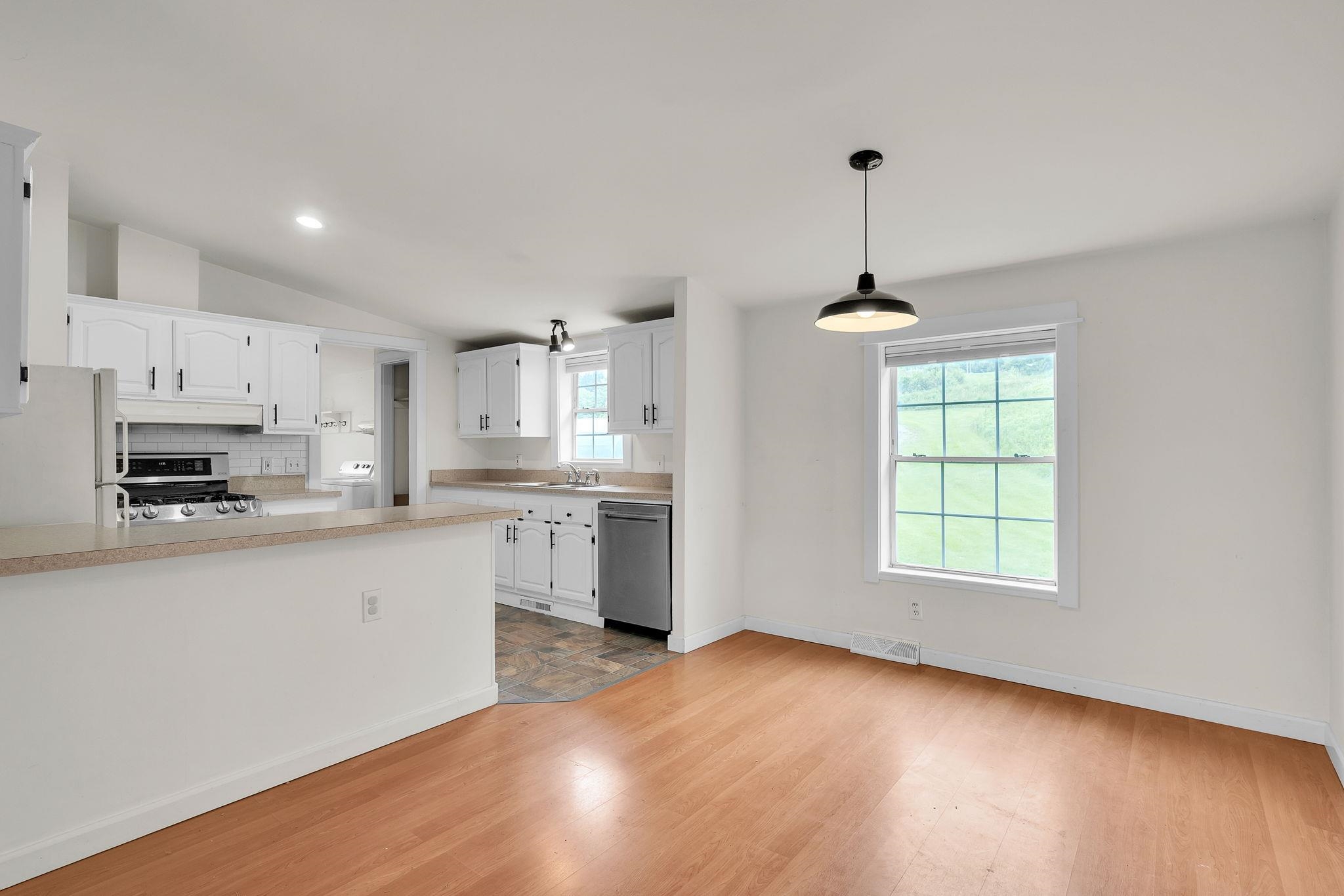 Moretown, Vermont 05602, United States, 3 Bedrooms Bedrooms, ,2 BathroomsBathrooms,Residential,Active,137134