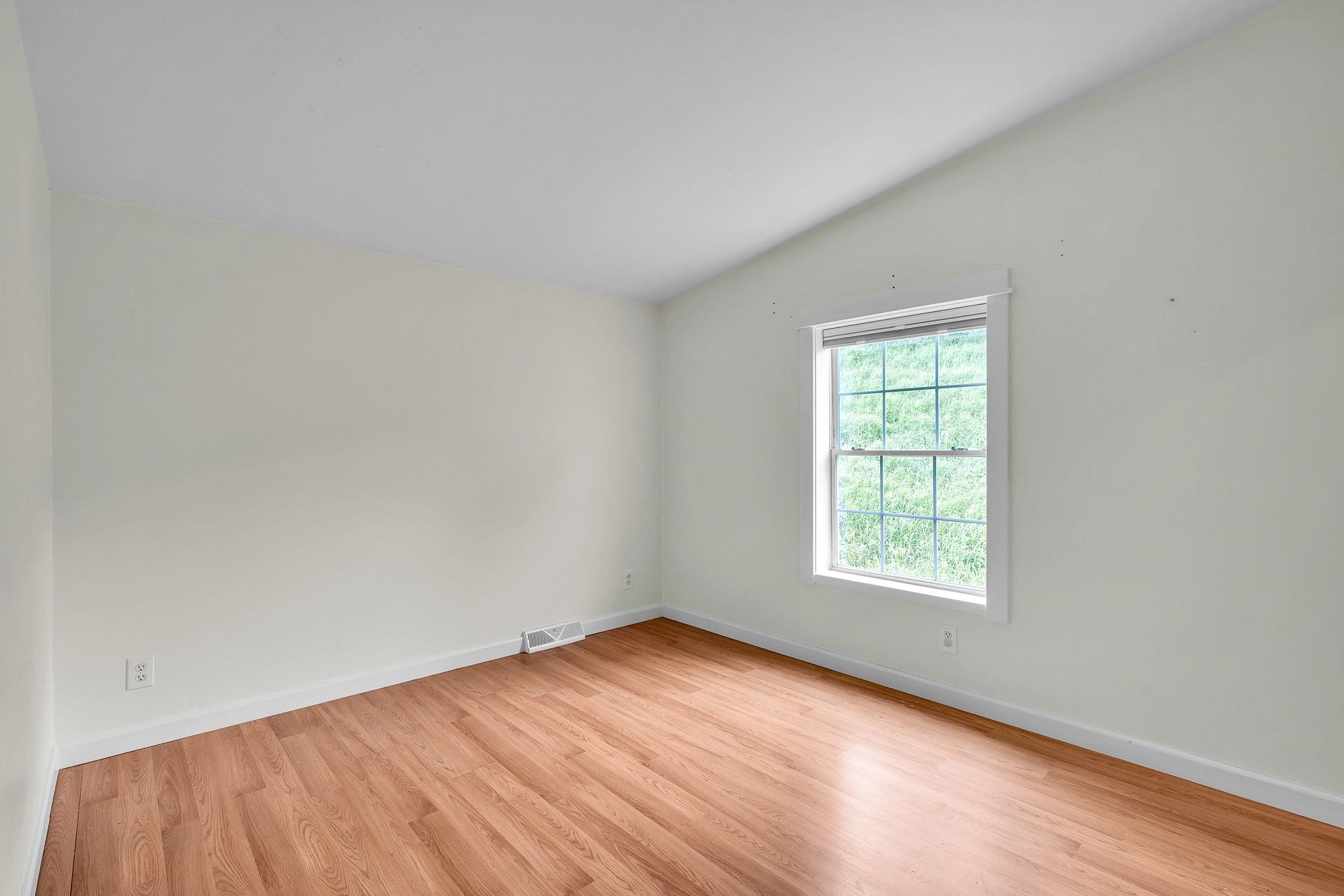 Moretown, Vermont 05602, United States, 3 Bedrooms Bedrooms, ,2 BathroomsBathrooms,Residential,Active,137134