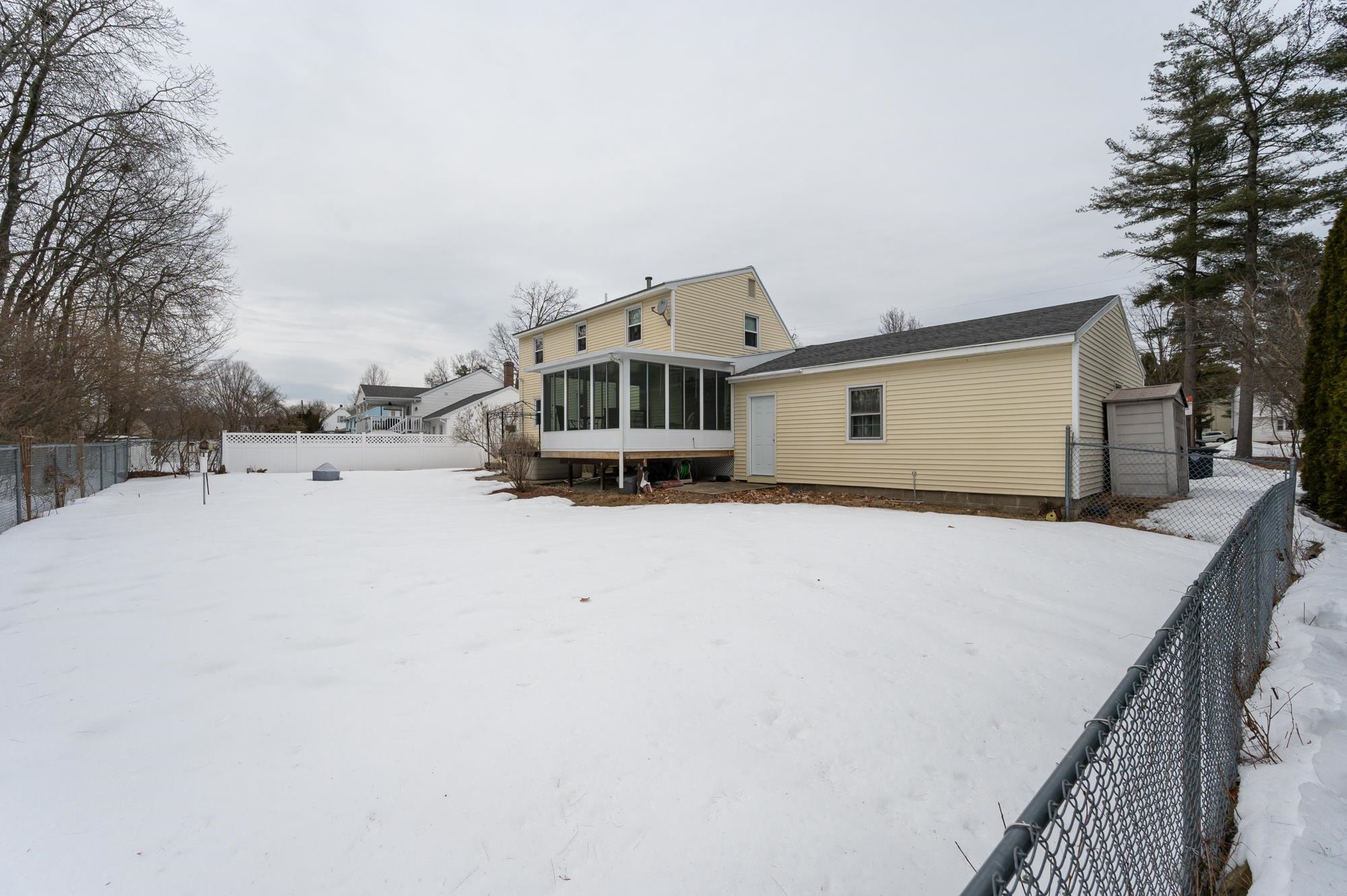 Nashua, New Hampshire 03060, United States, 4 Bedrooms Bedrooms, ,2 BathroomsBathrooms,Residential,Pending,83681