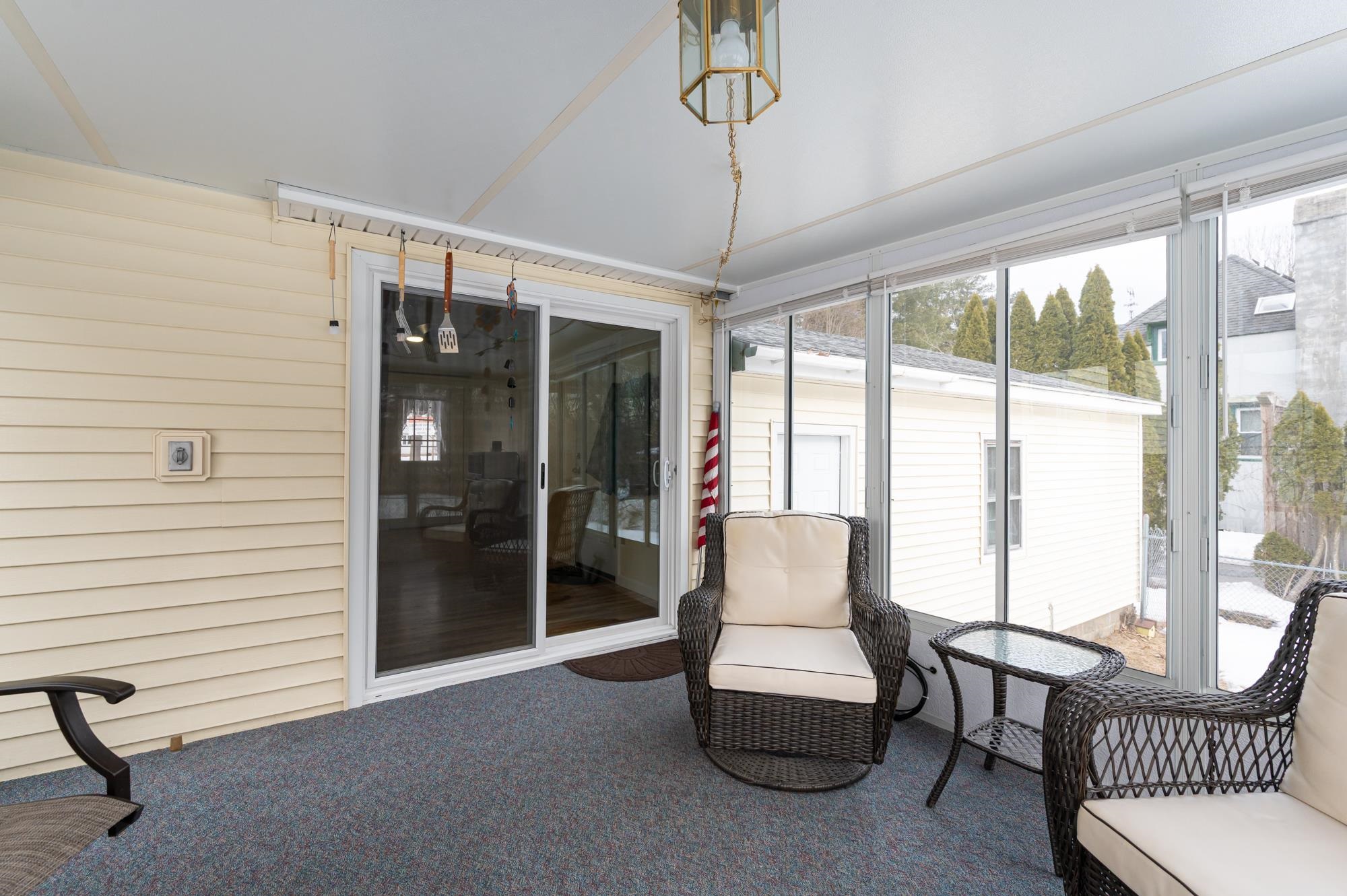 Nashua, New Hampshire 03060, United States, 4 Bedrooms Bedrooms, ,2 BathroomsBathrooms,Residential,Pending,83681