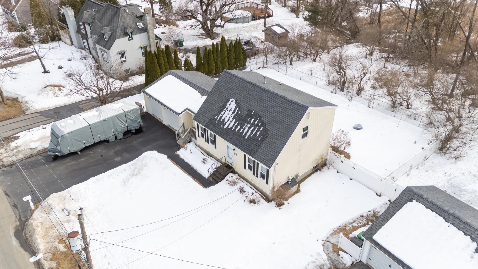 Nashua, New Hampshire 03060, United States, 4 Bedrooms Bedrooms, ,2 BathroomsBathrooms,Residential,Pending,83681