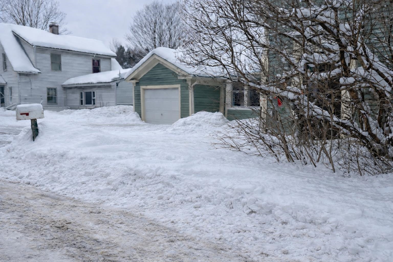 1726 West River Road