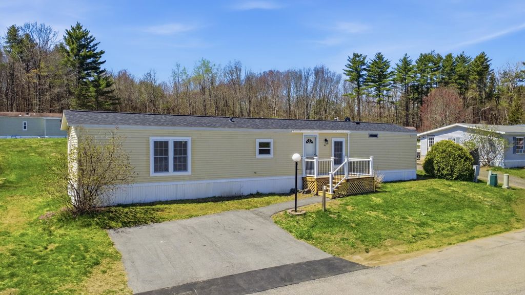 Photo of 33 Cleo Circle, Rochester, NH 03868 (MLS # 5087114)